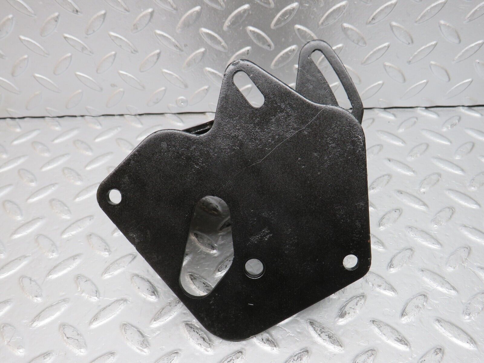 32816 Mercedes-Benz C107 R107 350 V8 Power Steering Pump Bracket