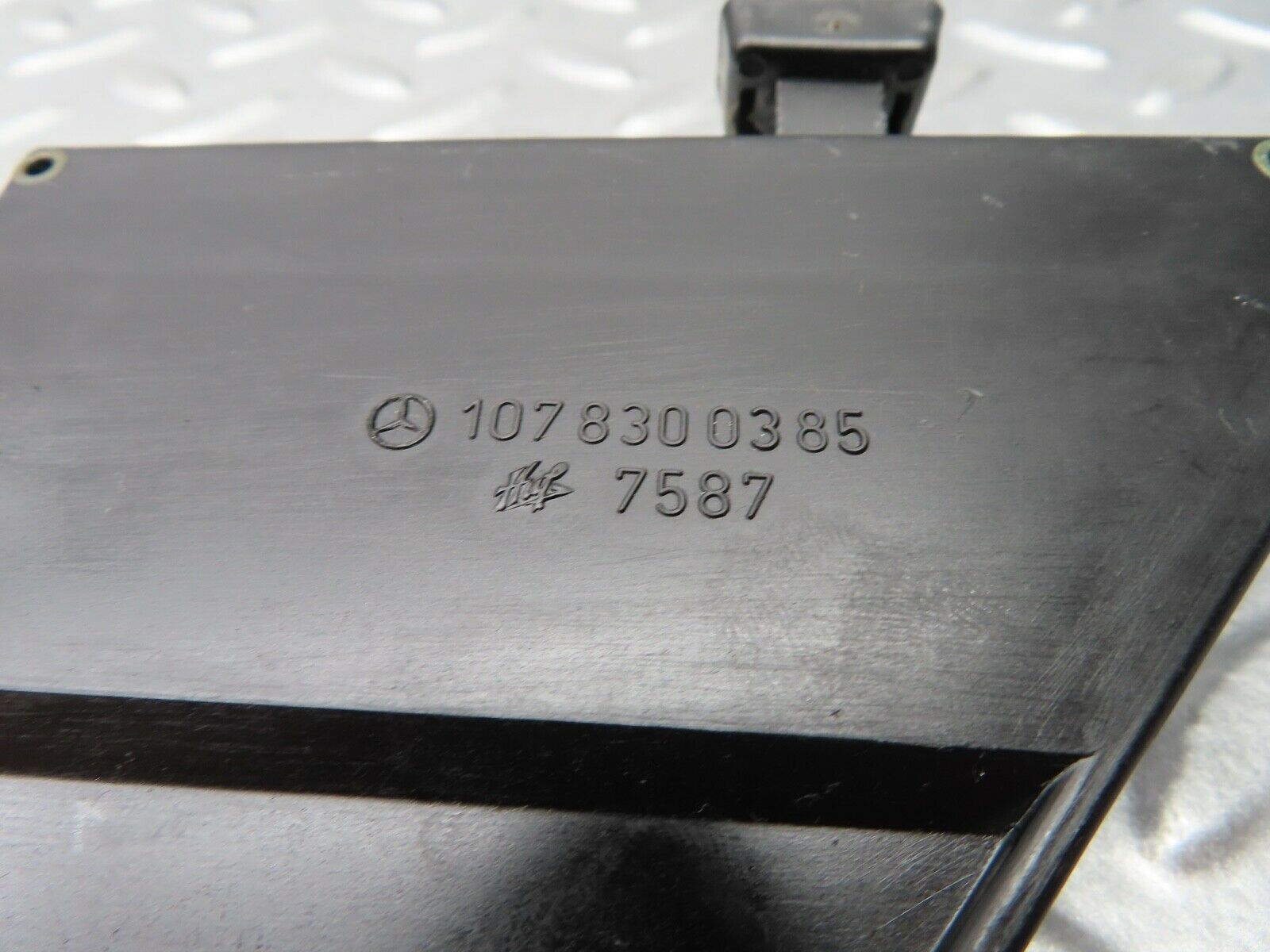 20592 Mercedes-Benz R107 450SL Air Vent Control Lever Left 1078300385