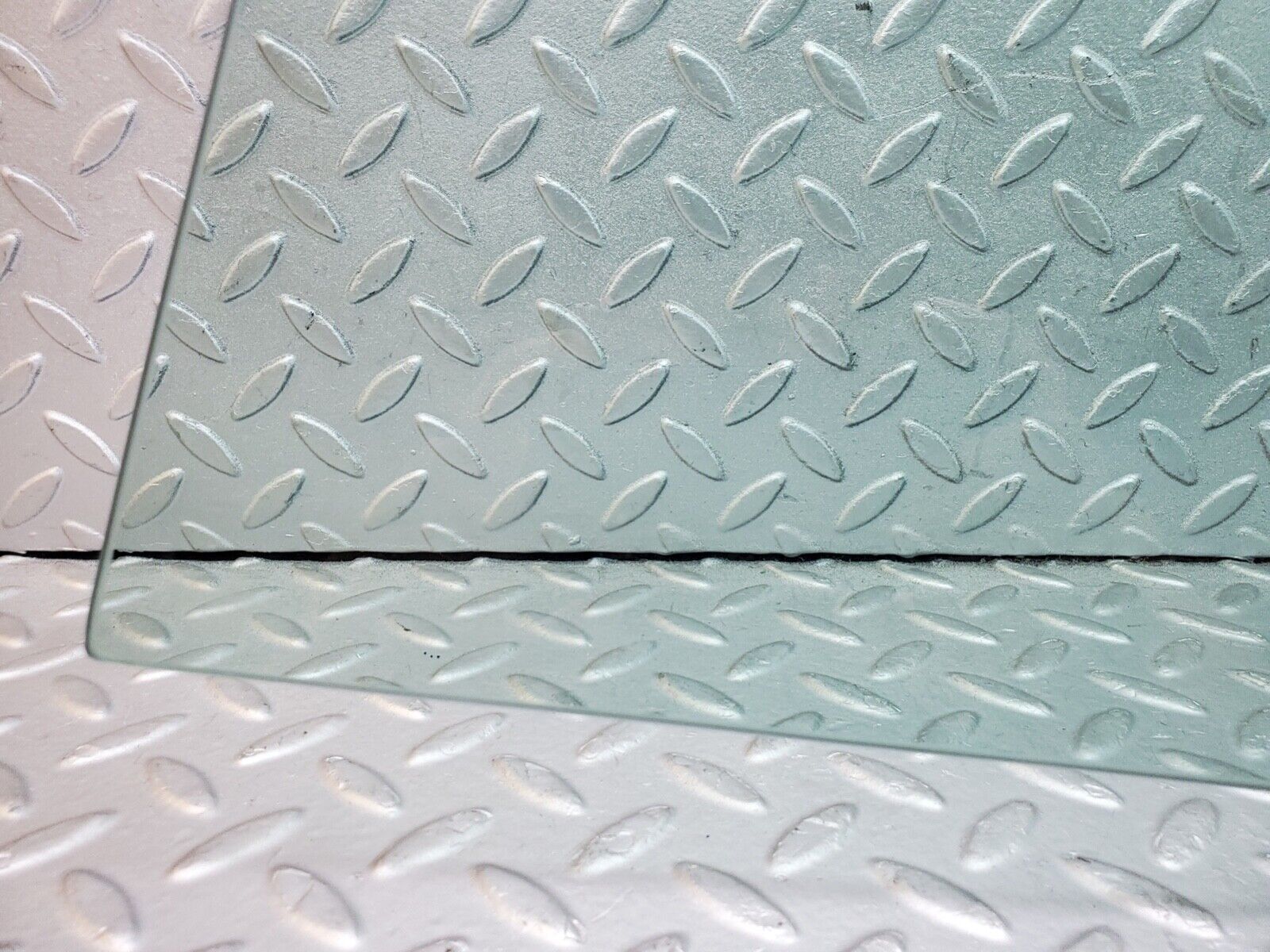 44620 Mercedes-Benz W124 220E Front Left Door Window Glass