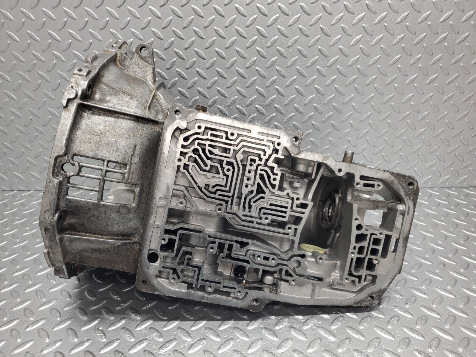 46293 Mercedes-Benz W124 280E Automatic Gearbox Housing 722.433 1242704204 2012710701