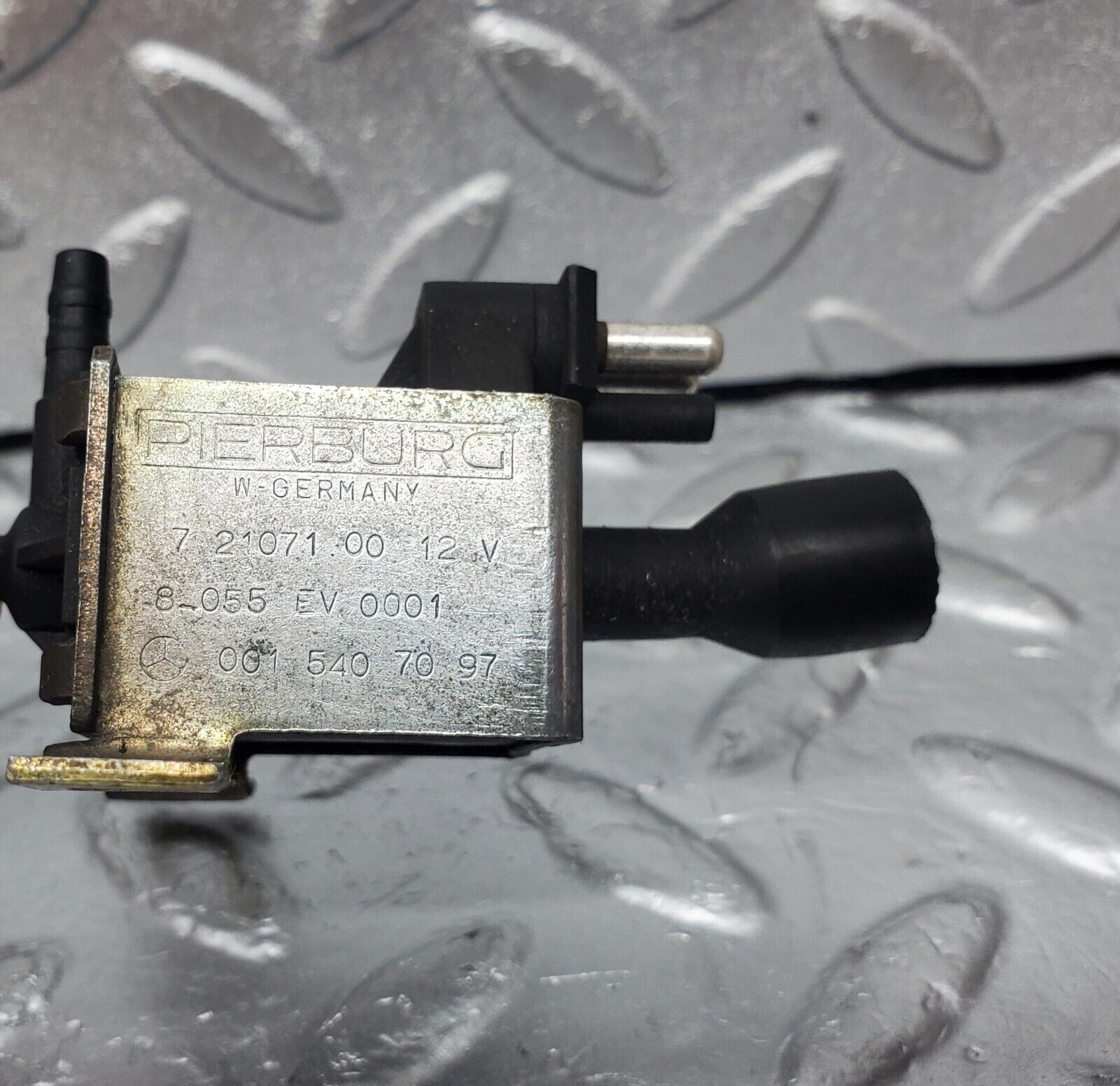 45540 Mercedes-Benz W126 420SE Vacuum Control Valve Pierburg 0015407097 7.21071.00