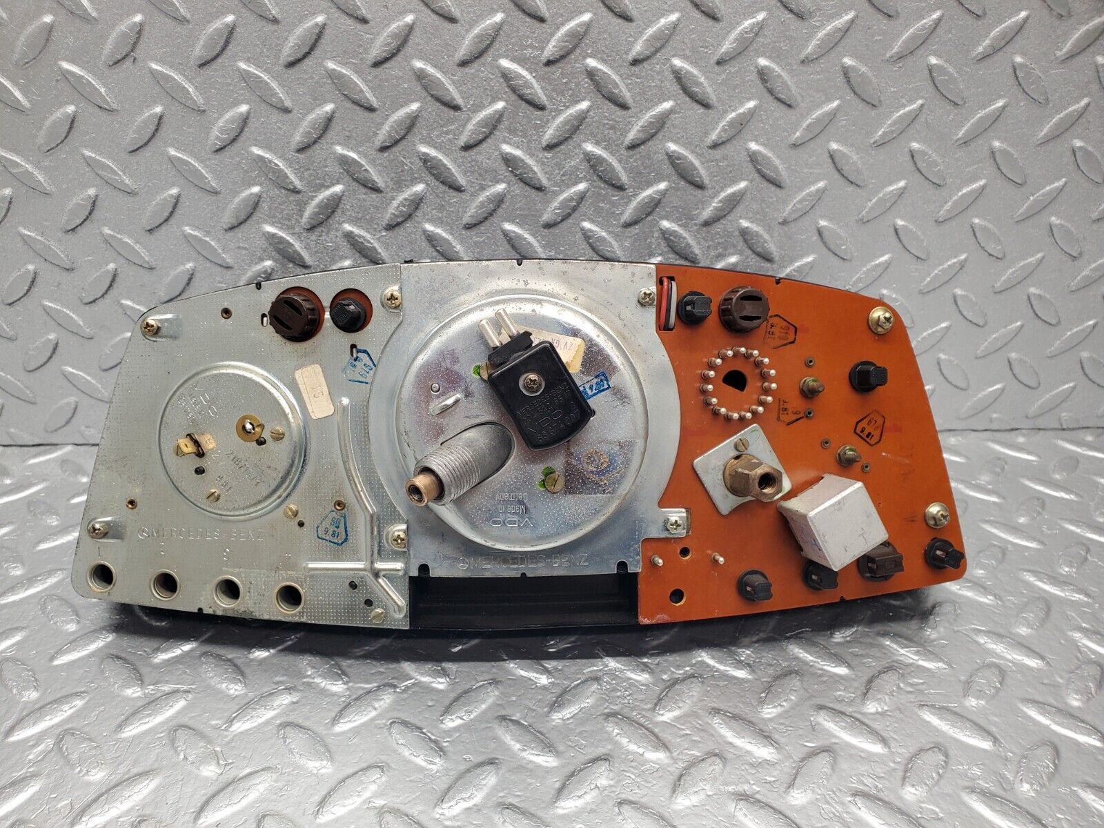 46454 Mercedes-Benz C123 280CE Coupe Instrument Cluster 1235423701