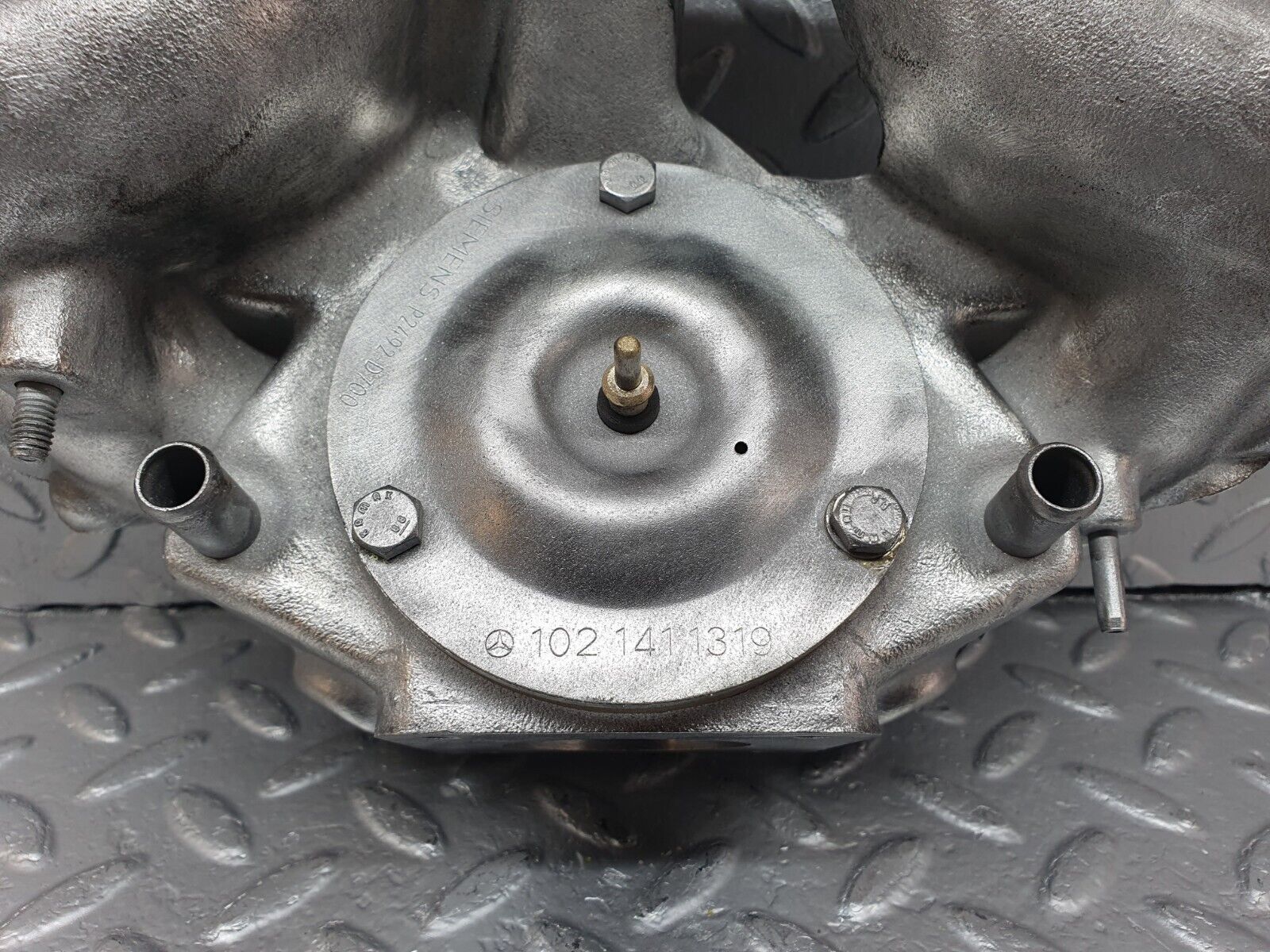 42802 Mercedes-Benz W201 190 2.0L Air Intake Manifold 1021411601 1021411319