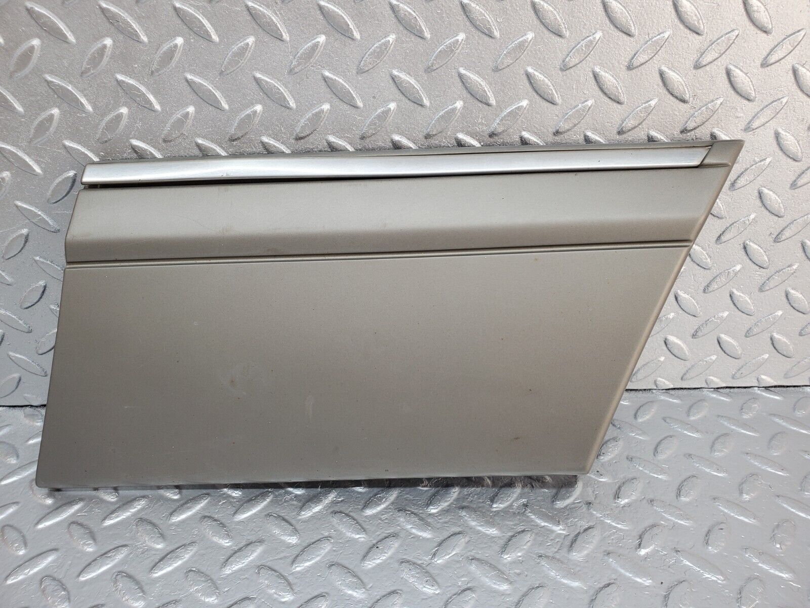 45702 Mercedes-Benz W126 420SE Front Right Fender Wing Moulding Trim 1266903640