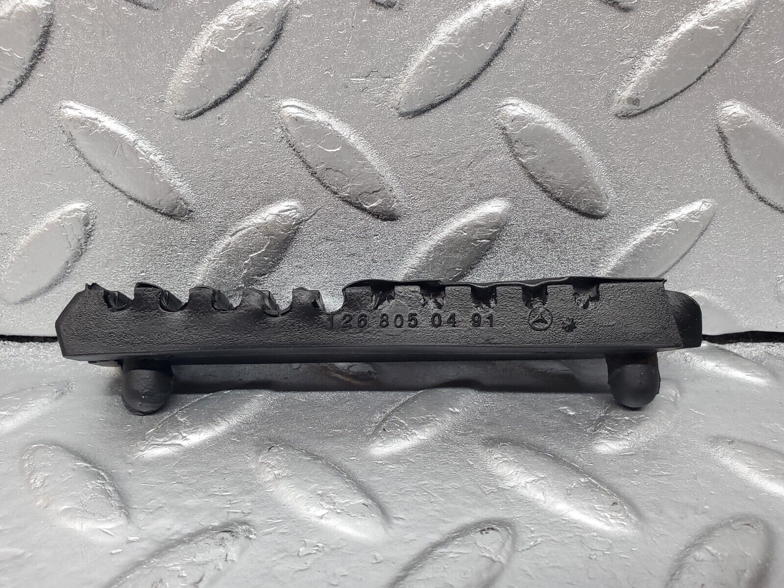 45742 Mercedes-Benz W126 420SE Vacuum Pipe Holder 1268050491