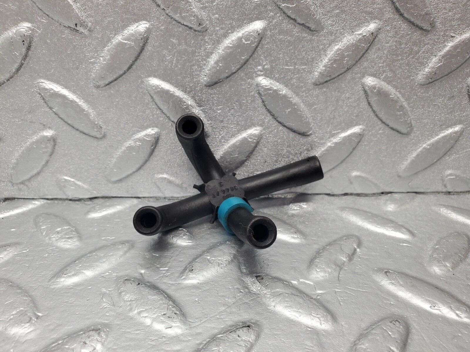 46675 Mercedes-Benz C123 280CE Coupe Vacuum Pipe Hose Distributor