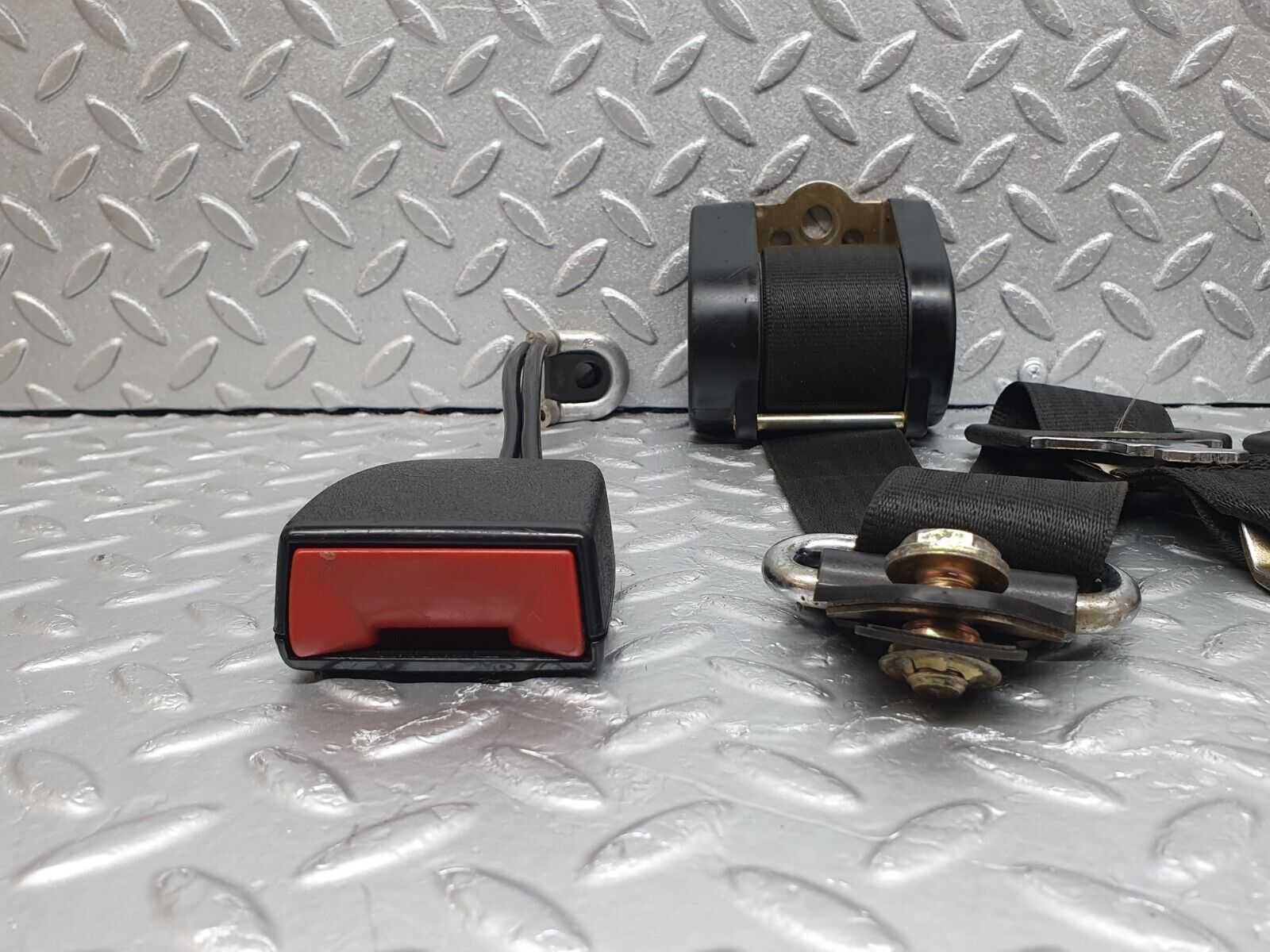 43810 Mercedes-Benz C126 380SEC Coupe Rear Seat Belt Set With Buckles 1268602185 1268602769 1268602869