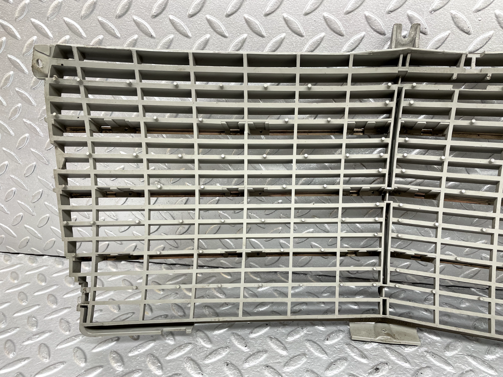 44249 Mercedes-Benz W123 280E Bonnet Grill 1238880923