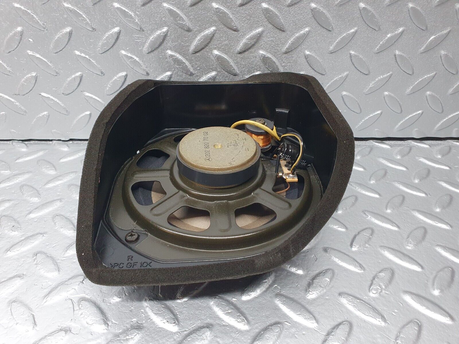 41788 Mercedes-Benz W202 C200 Front Door Loudspeaker Right 2028207002