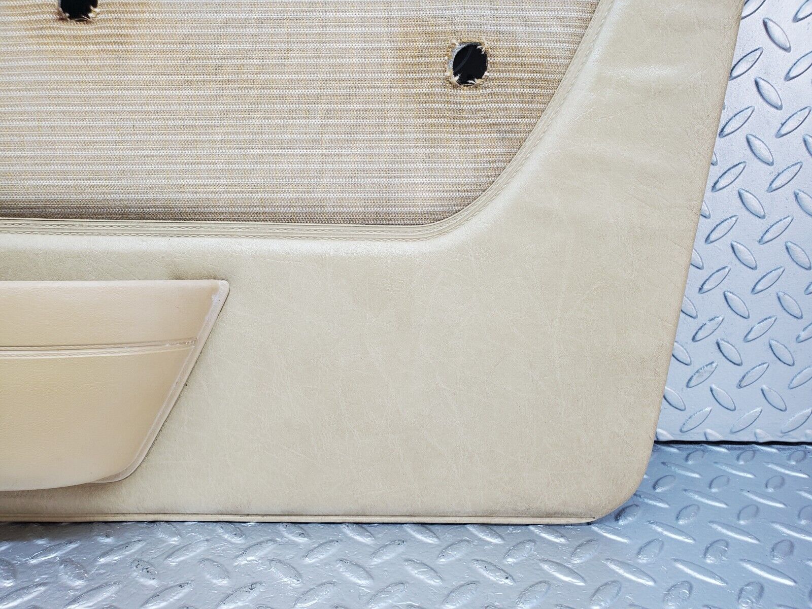 44377 Mercedes-Benz W123 280E Front Right Door Card Beige