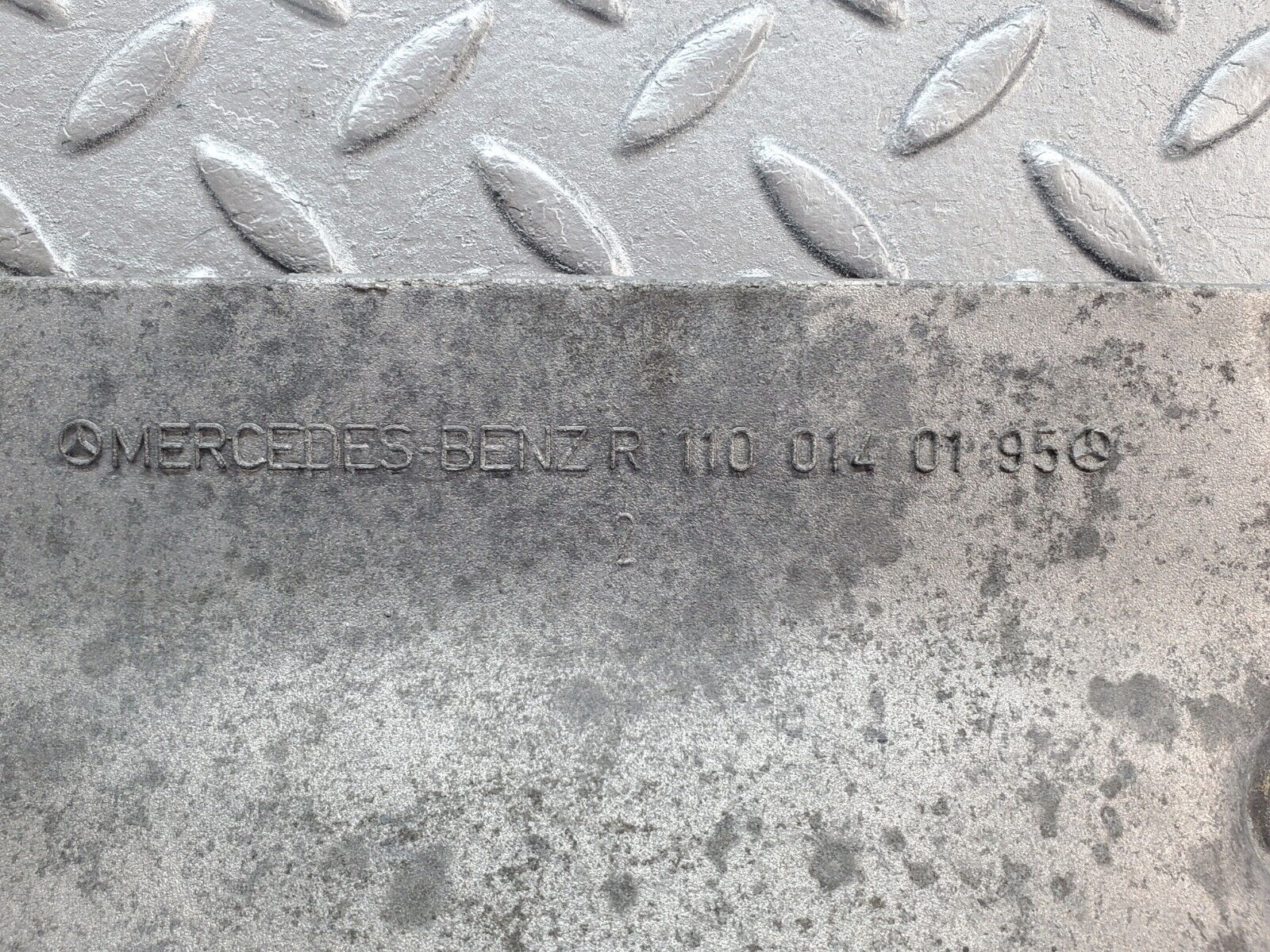 45423 Mercedes-Benz 280E M110.983 Gearbox Support 1100140195