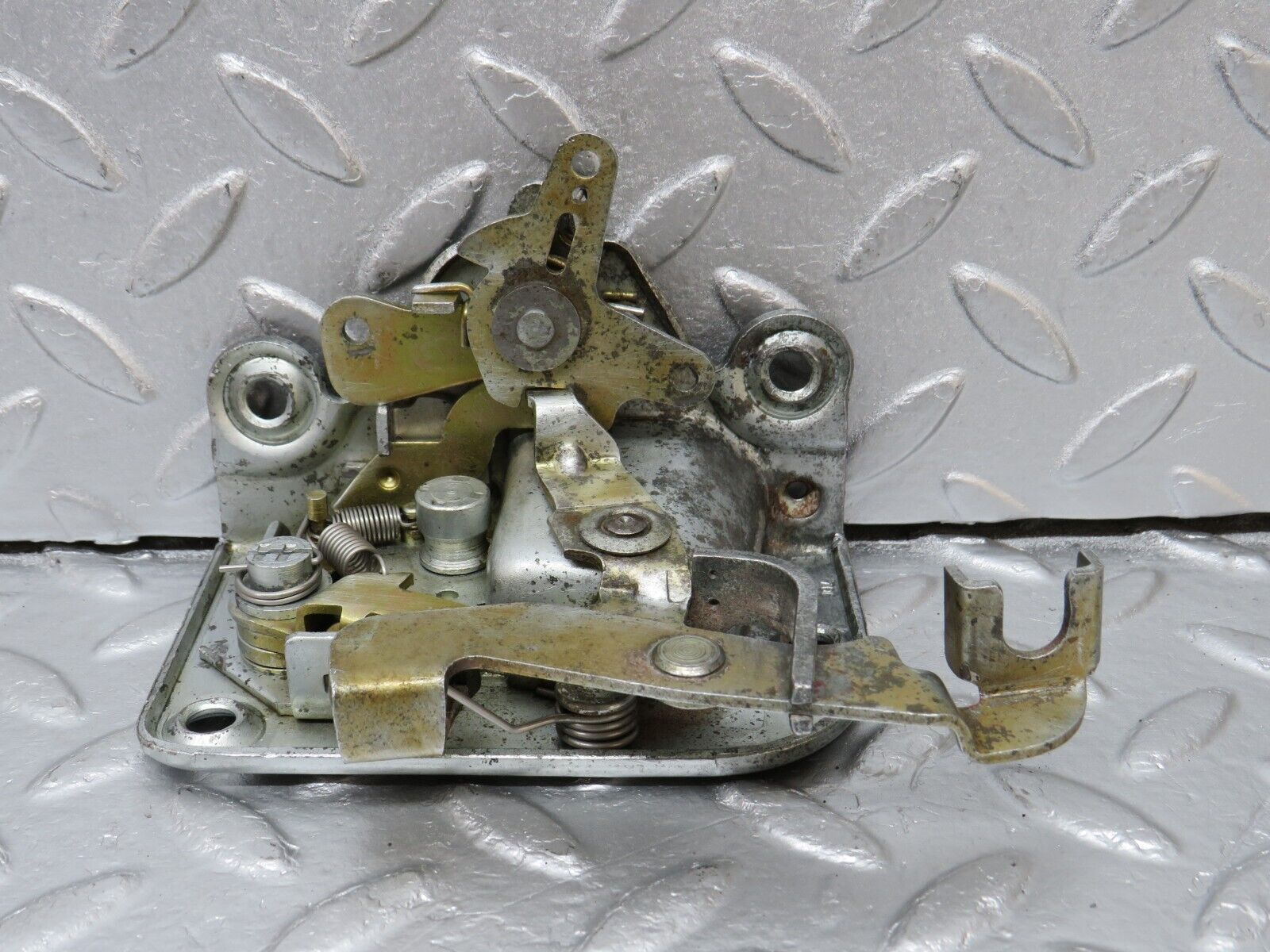 39839 Mercedes-Benz R107 350SL Left Door Lock Mechanism
