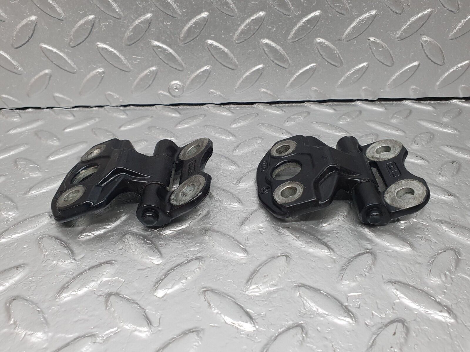 41867 Mercedes-Benz W202 C200 Front Door Hinge Left