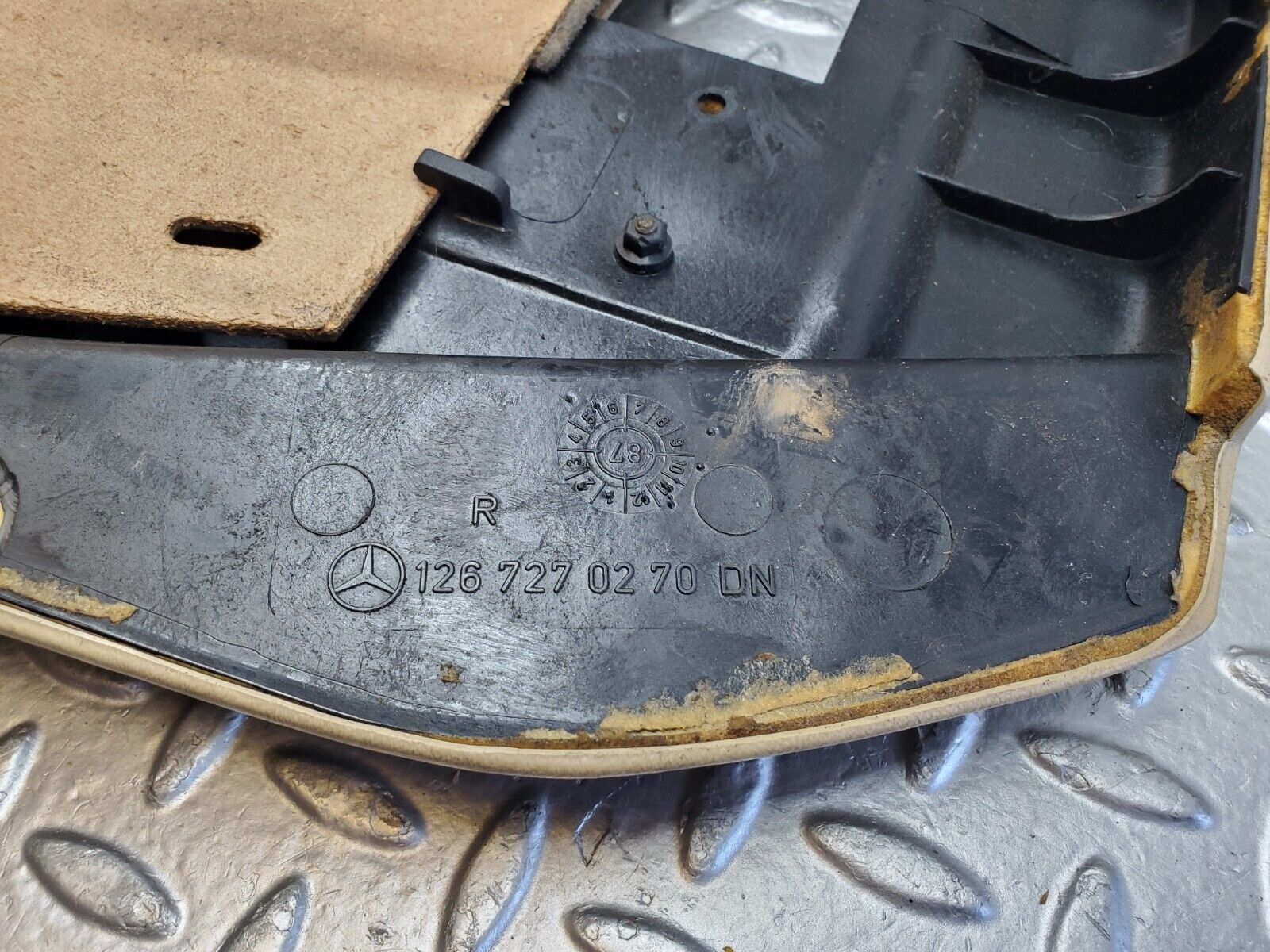 45718 Mercedes-Benz W126 420SE Front Right Door Card Beige 1267270270