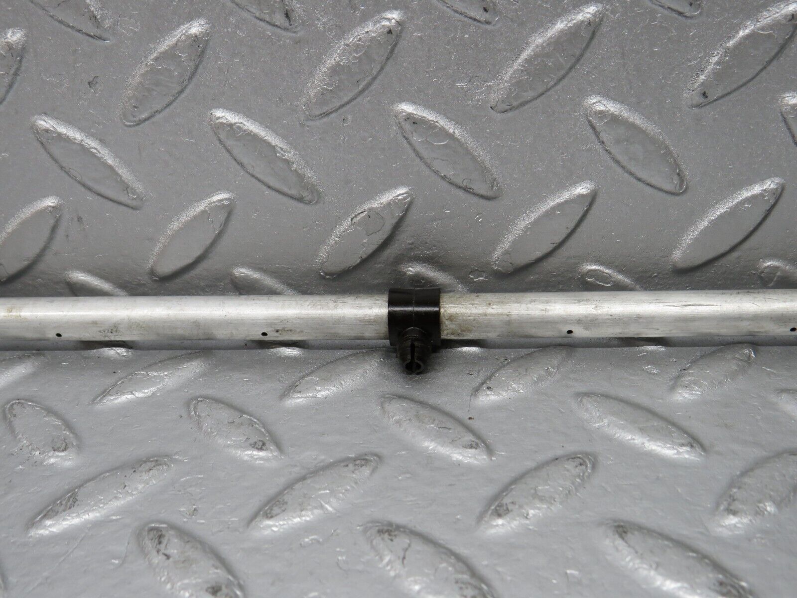 39157 Mercedes-Benz R107 500SL Camshaft Oil Tube