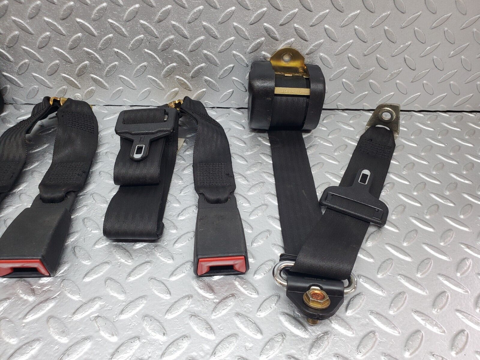 44521 Mercedes-Benz W123 280E Rear Seat Belt Set With Buckles 1268608985 1238603986 1238607369