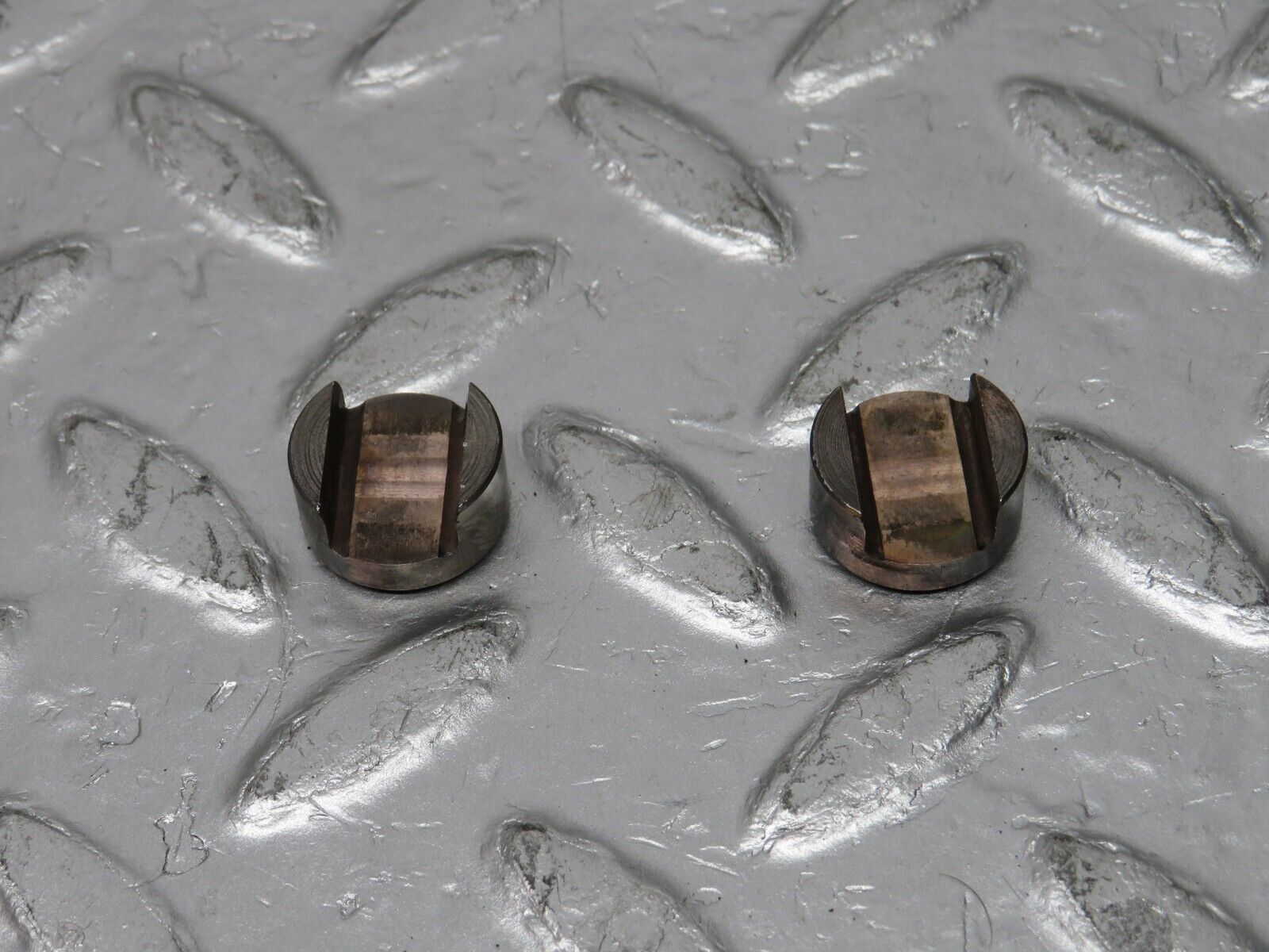 33009 Mercedes-Benz C107 R107 350 V8 Valve Rocker Arm With Spring & Tappet