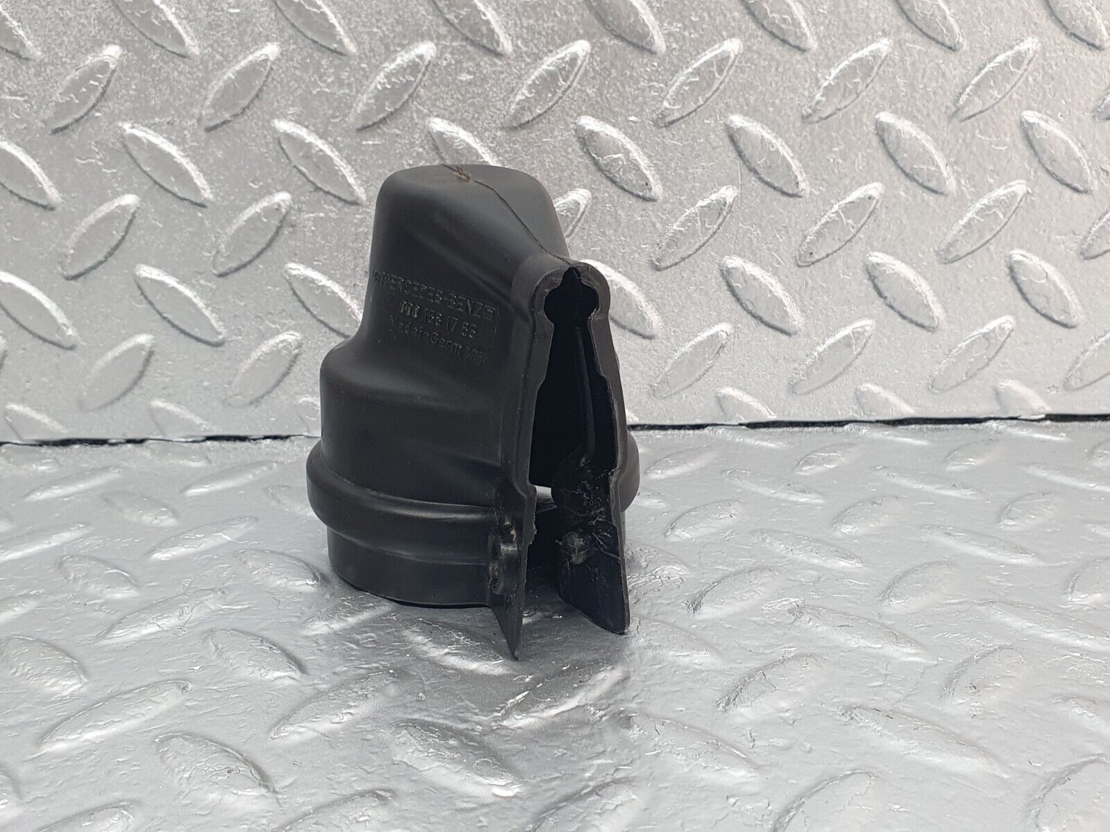 43415 Mercedes-Benz C126 380SEC Coupe Ignition Coil Protective Cap 0001581785