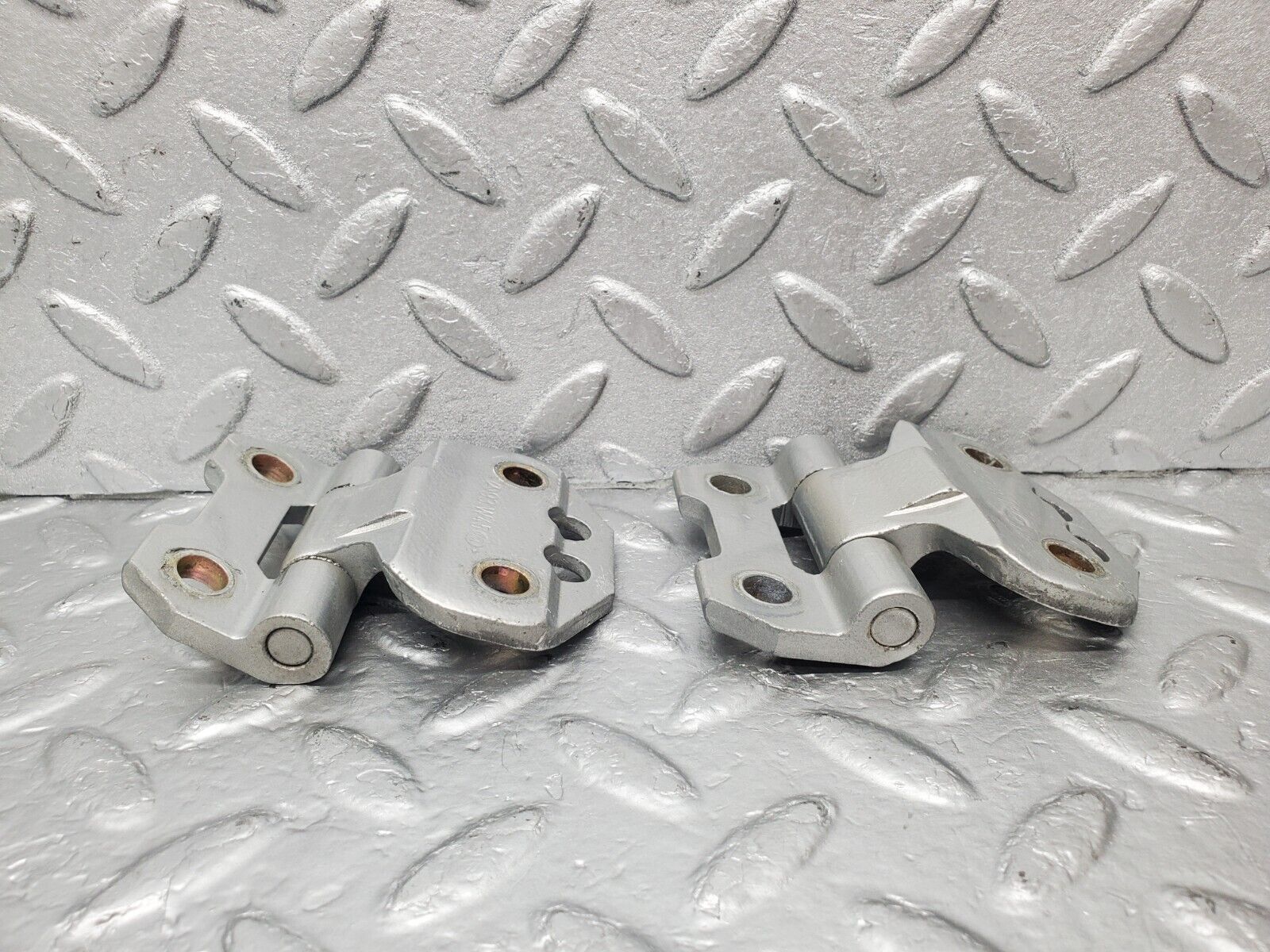 46144 Mercedes-Benz W124 Door Hinge Left Side