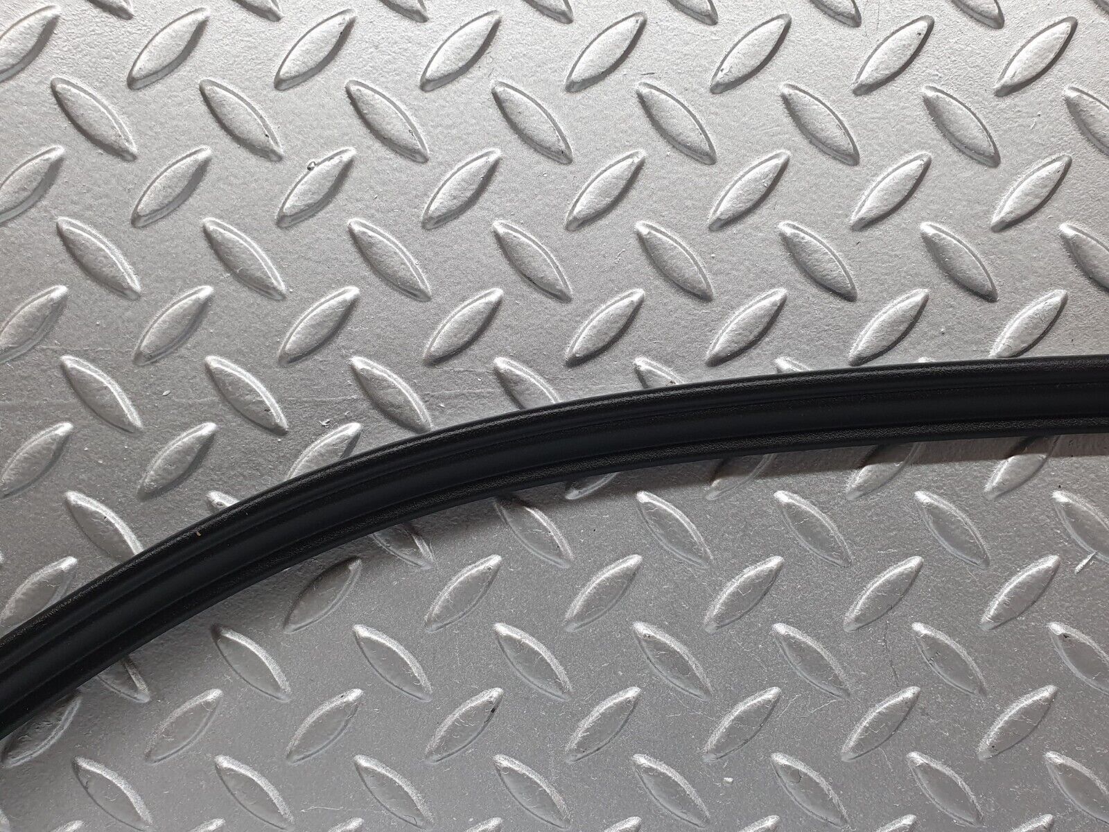 42088 Mercedes-Benz W202 C200 Rear Left Door Window Frame Cover 2027350171