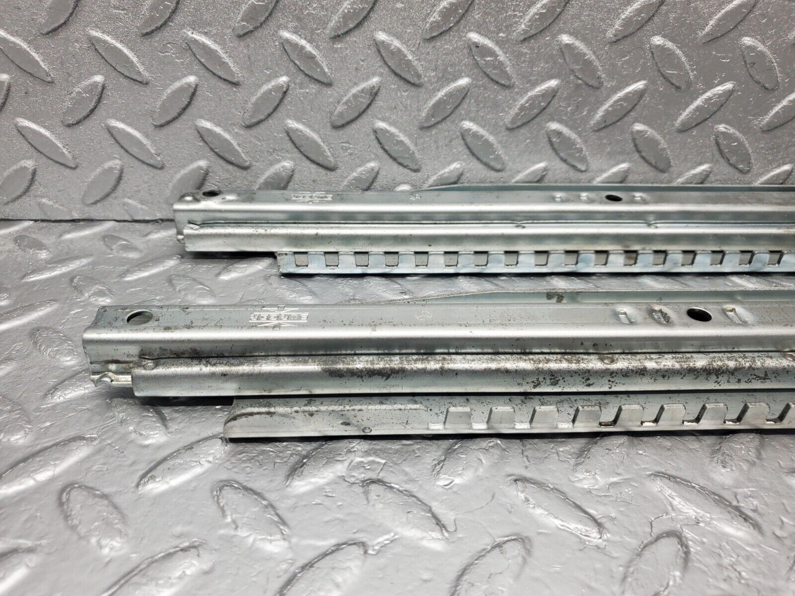 46629 Mercedes-Benz C123 280CE Coupe Front Right Seat Rail