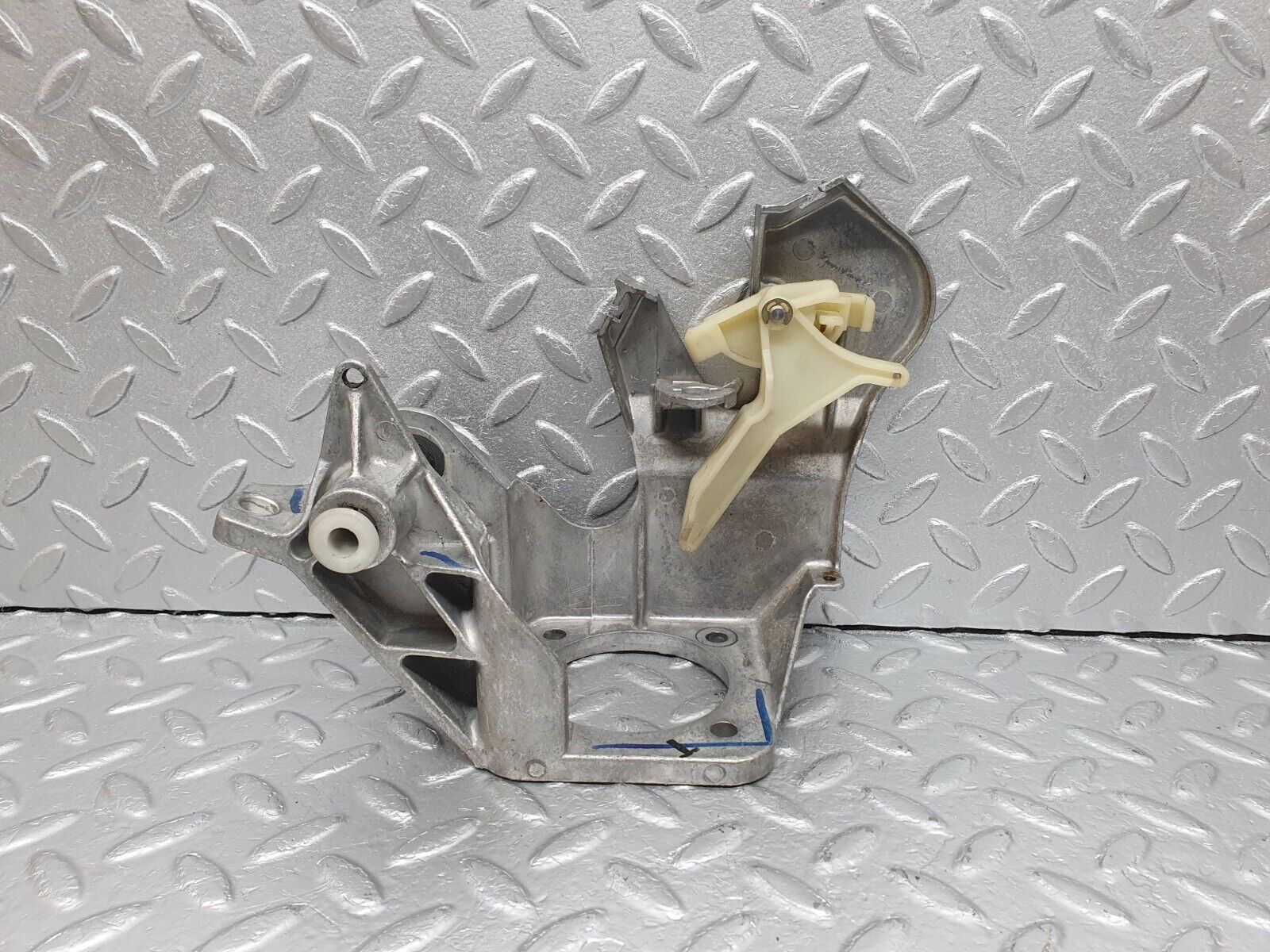 41968 Mercedes-Benz W202 C200 Brake Pedal Bracket 2102901219 1402921531