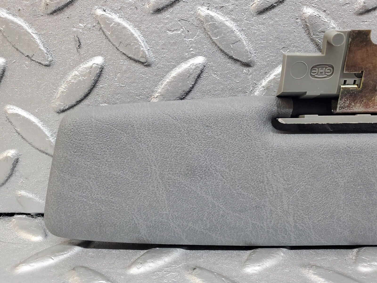 44625 Mercedes-Benz W124 220E Middle Sun Visor Grey