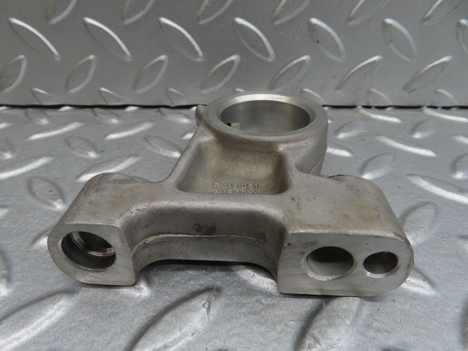 13728 Mercedes-Benz R107 450SL Camshaft Tower Bearing 1160511810