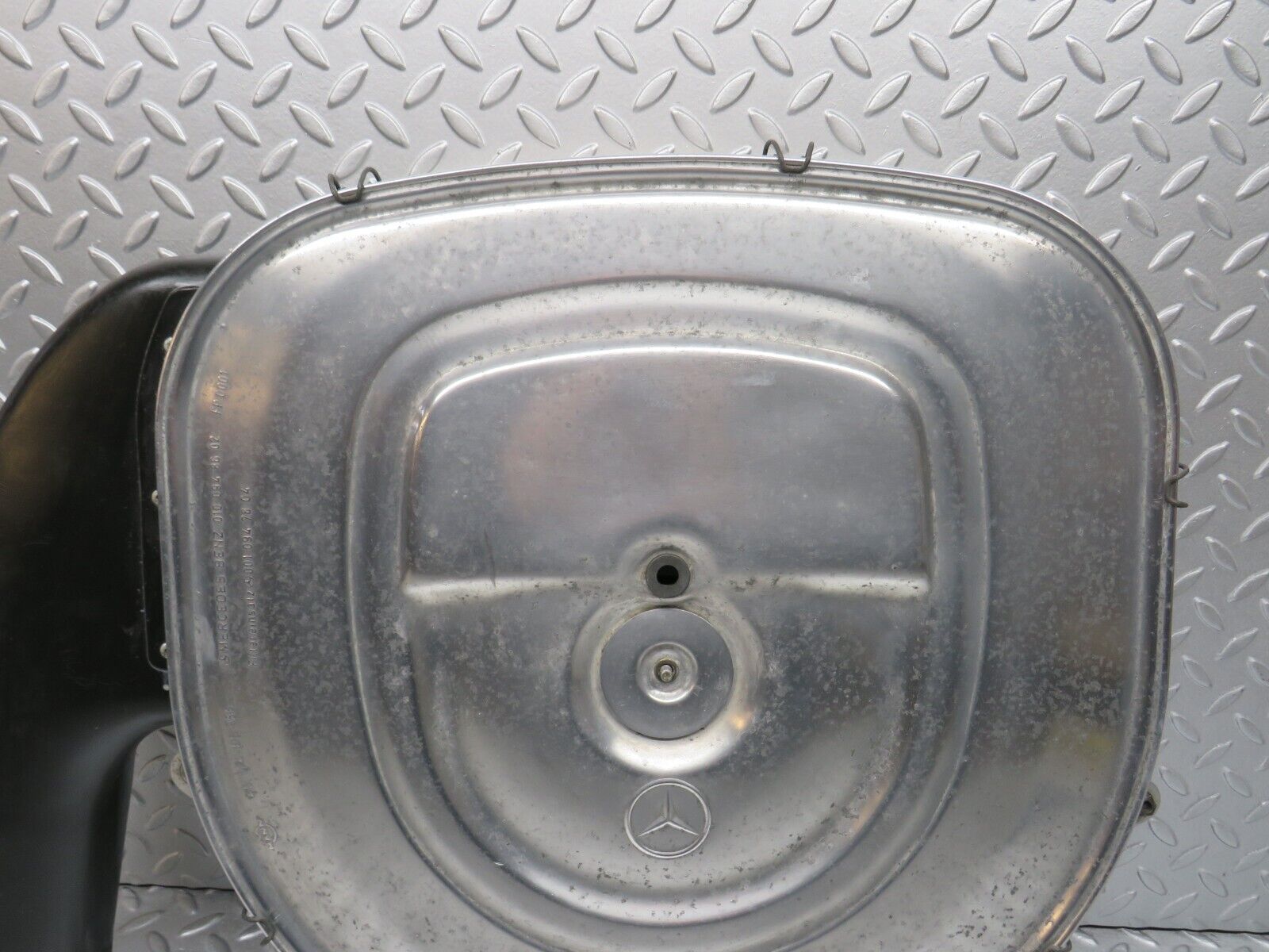 39176 Mercedes-Benz R107 500SL Aluminium Air Filter Housing 0100948602