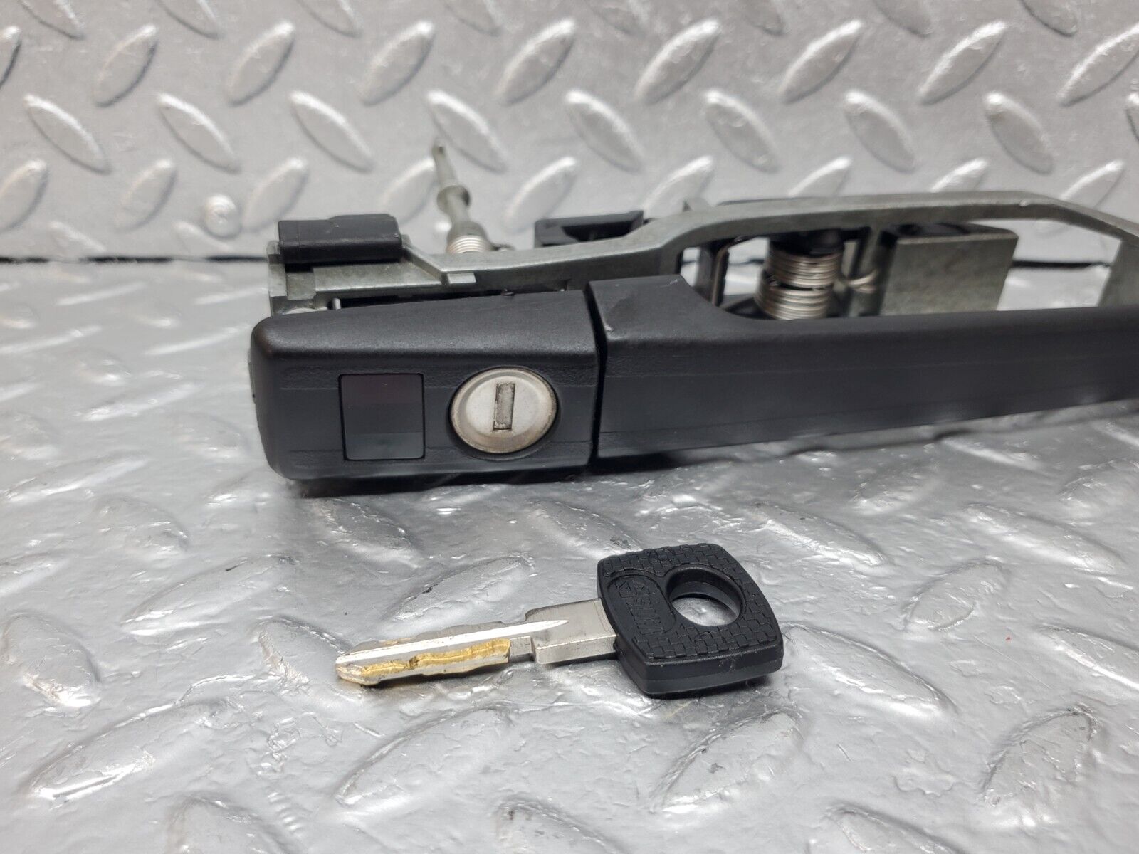 44990 Mercedes-Benz R129 300SL Coupe Right Door Exterior Handle With Key