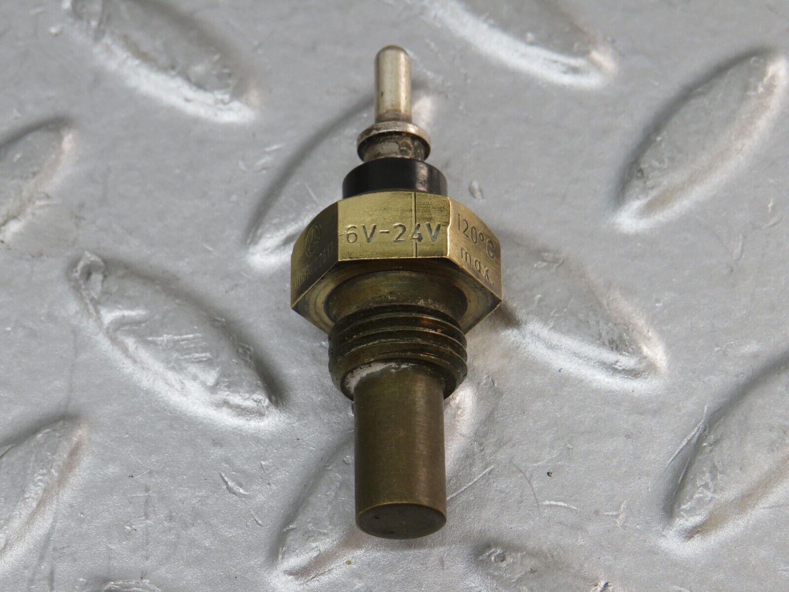 35514 Mercedes-Benz R107 280SL Coolant Temperature Sensor Beru 005542261