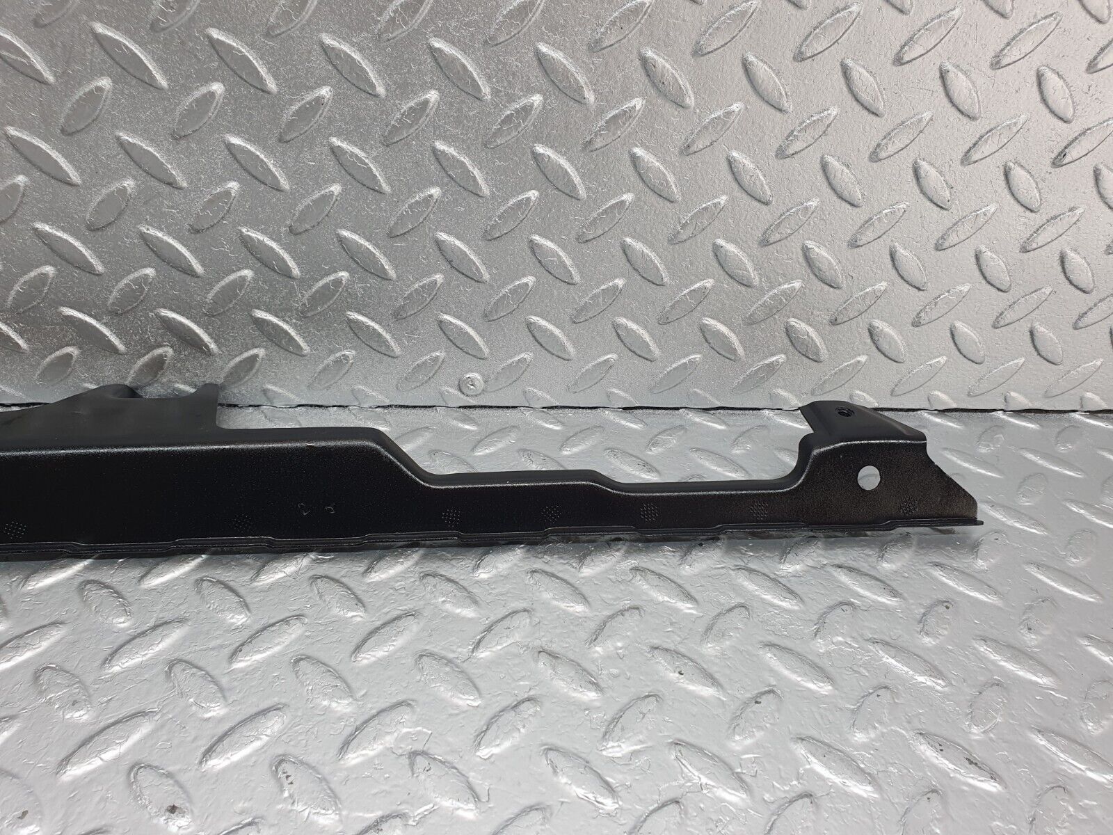 43717 Mercedes-Benz C126 380SEC Coupe Rear Window Channel Support Bracket Right Side