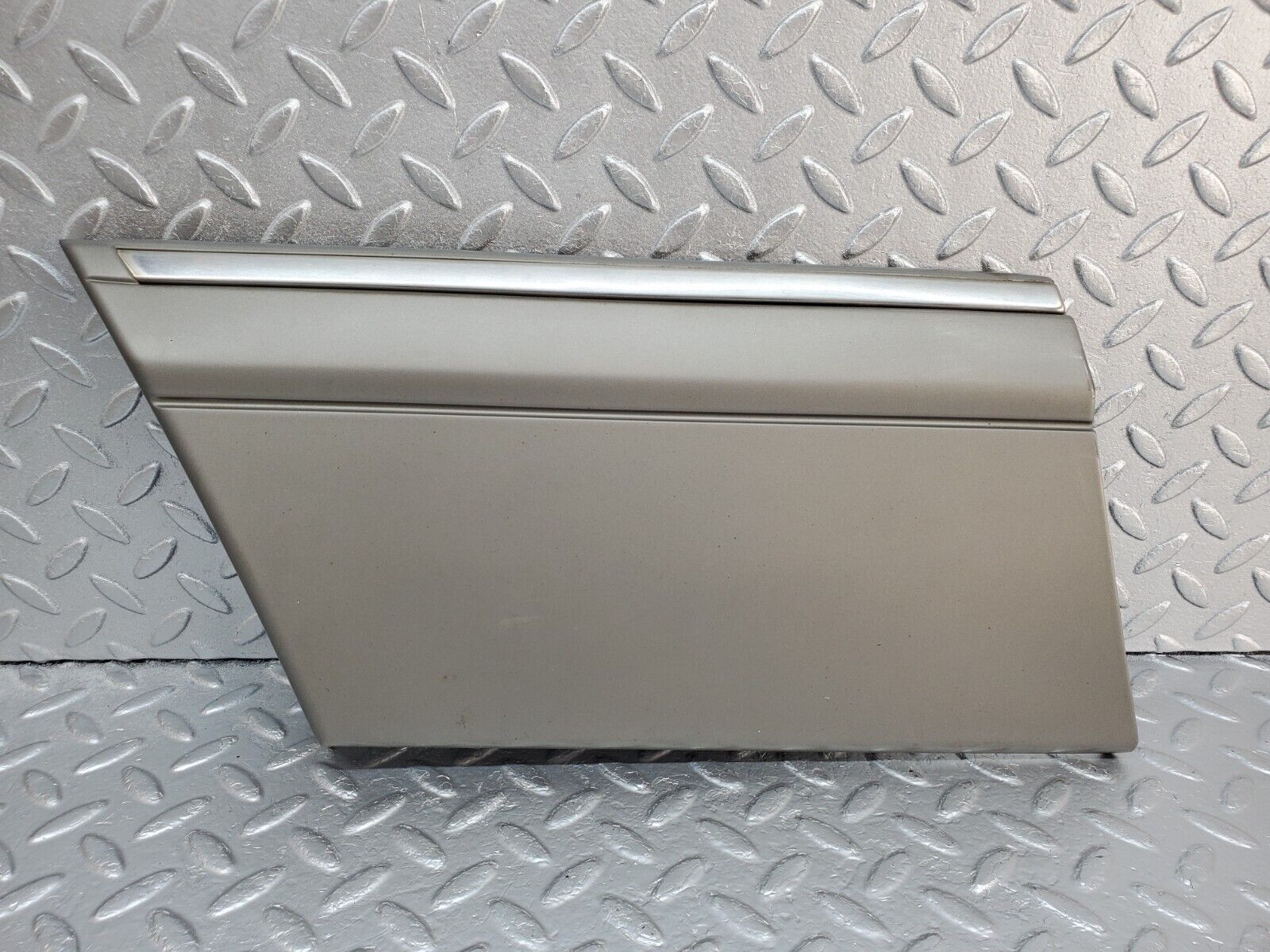 45703 Mercedes-Benz W126 420SE Front Left Fender Wing Moulding Trim 1266903540