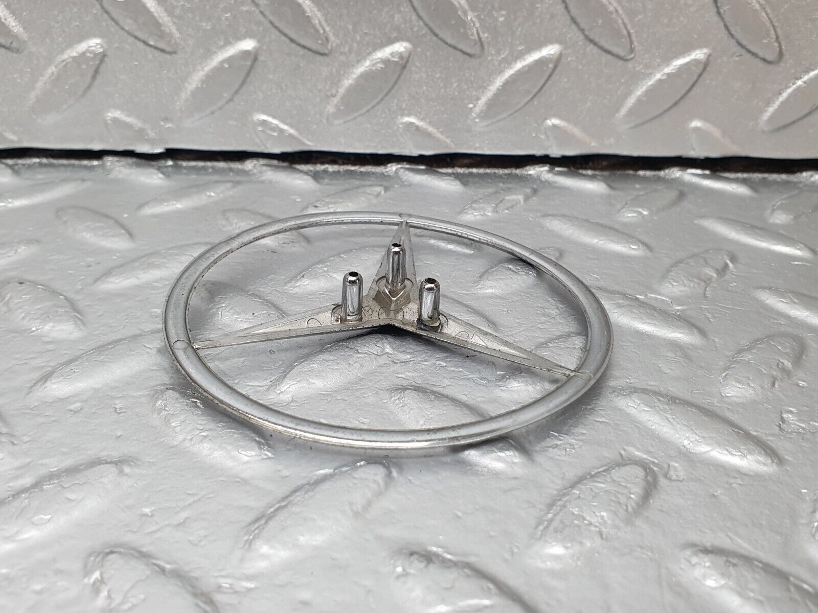 42540 Mercedes-Benz R129 320SL Coupe Trunk Badge Emblem