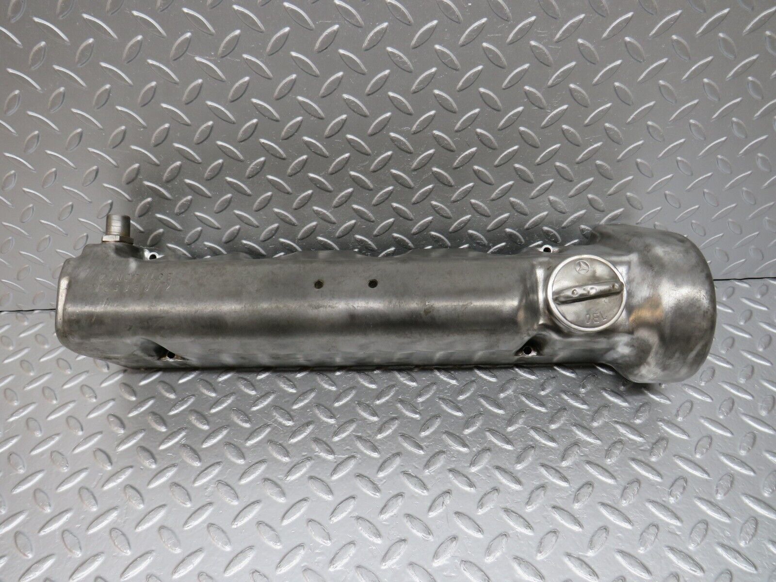 32749 Mercedes-Benz C107 R107 350 V8 Cylinder Head Valve Cover Right Side 1160161905