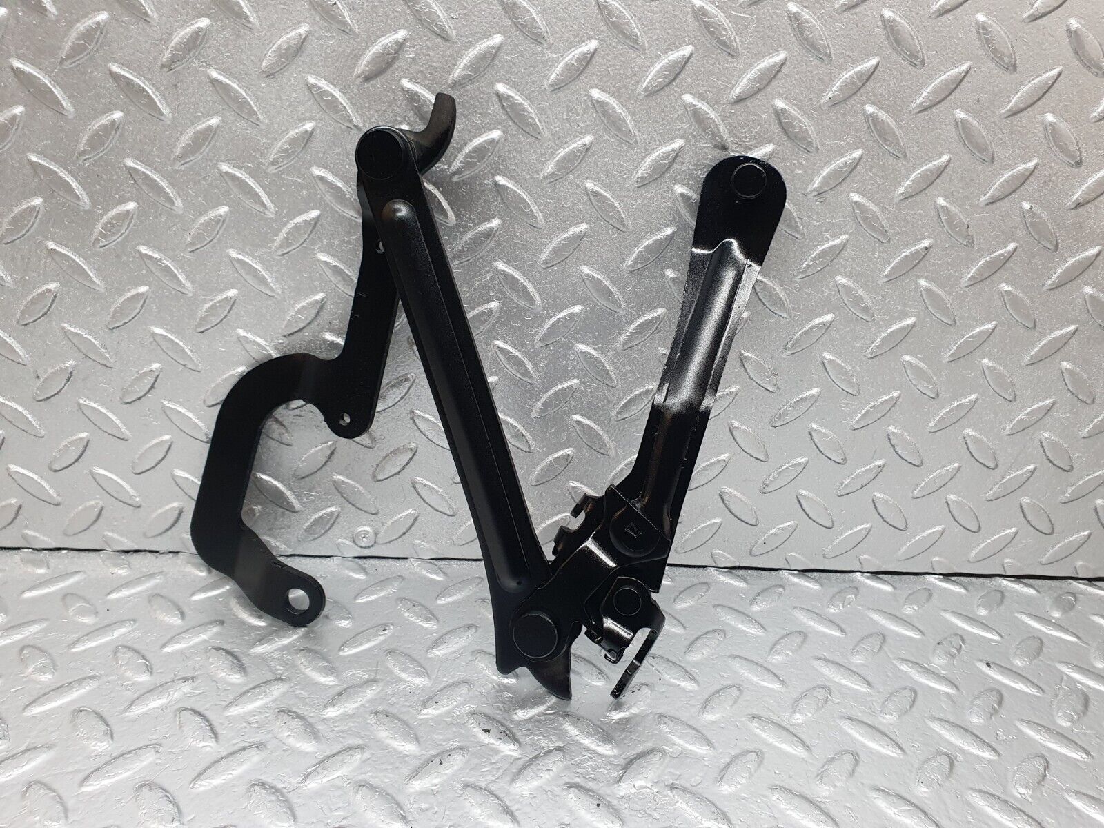 43945 Mercedes-Benz C123 230CE Coupe Bonnet Hinge Right Side