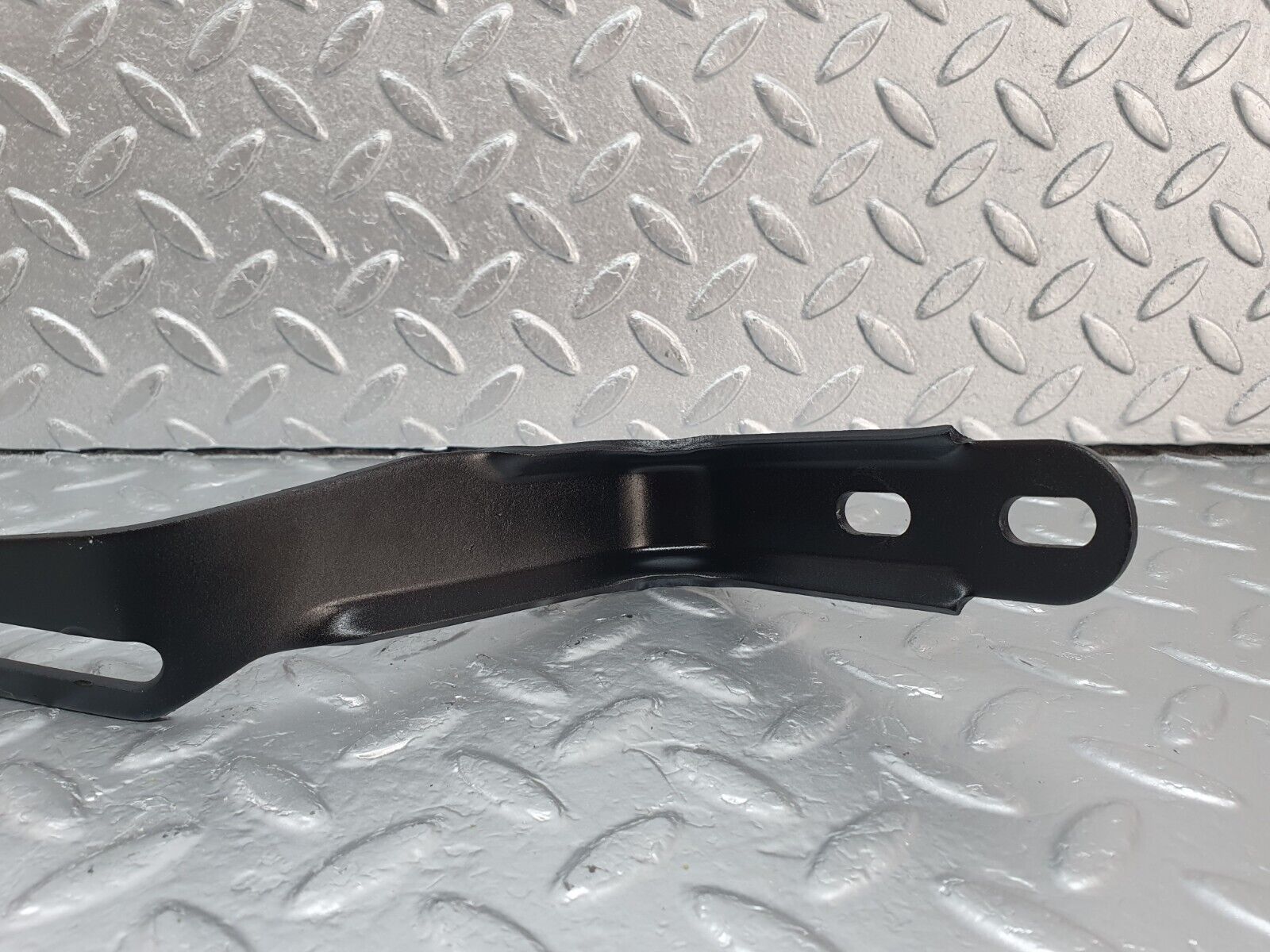 42843 Mercedes-Benz W201 190 2.0L Exhaust Bracket