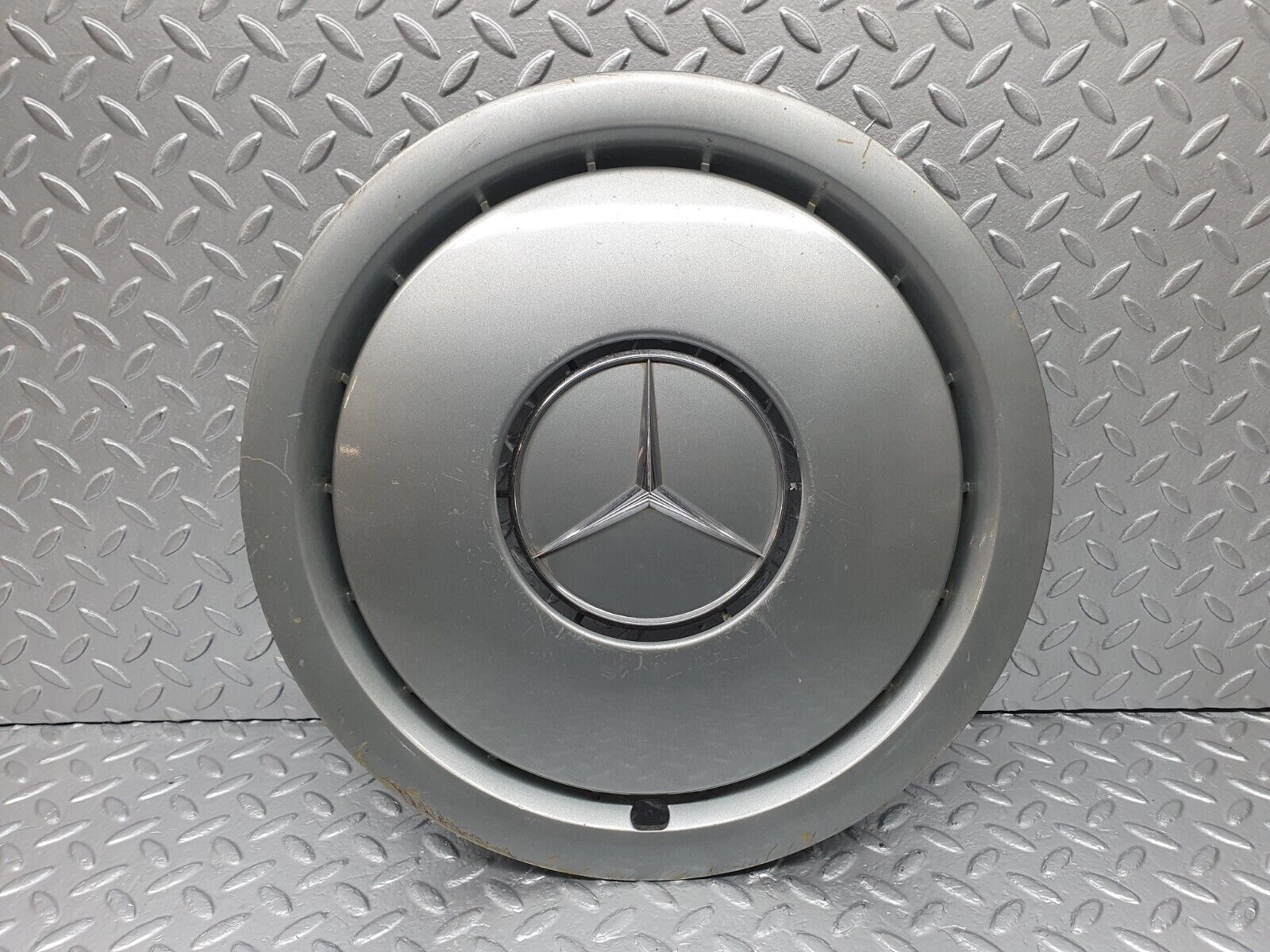 42881 Mercedes-Benz W201 190 2.0L Wheel Trim Hub Cap 14" 2014010324