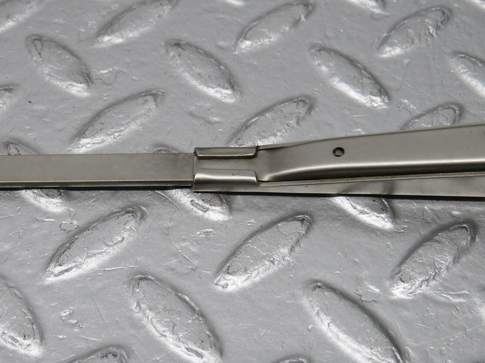 39106 Mercedes-Benz R107 500SL Windscreen Wiper Arm Left Side