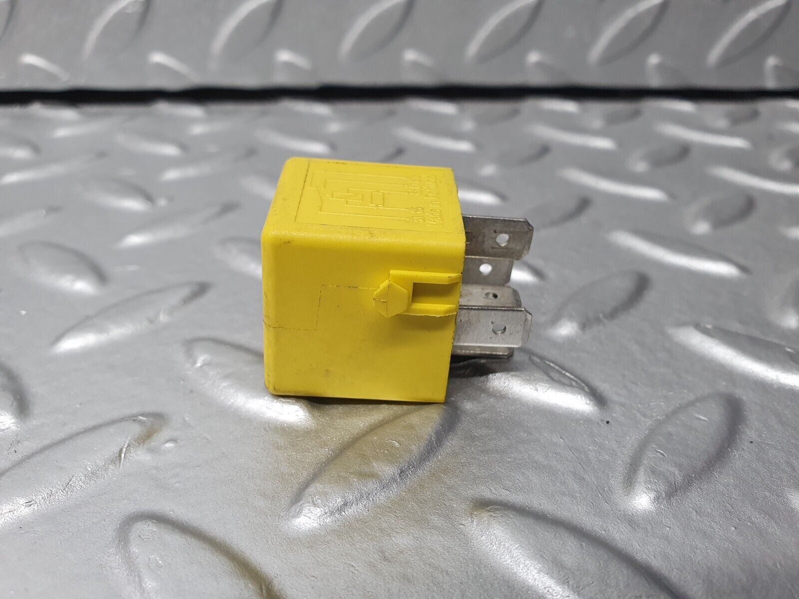 41797 Mercedes-Benz W202 C200 Multi Purpose Relay 0025421419