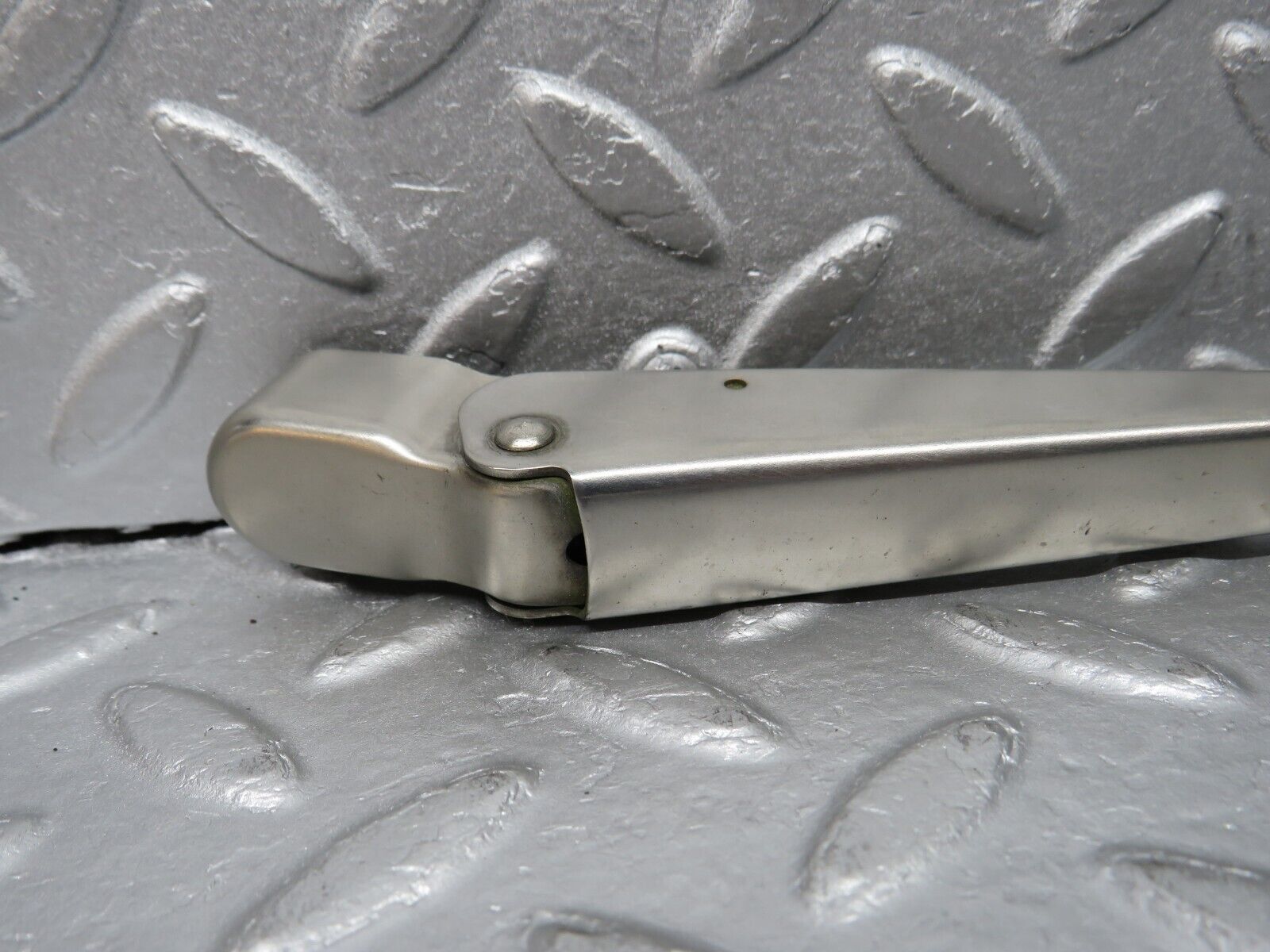 39105 Mercedes-Benz R107 500SL Windscreen Wiper Arm Right Side