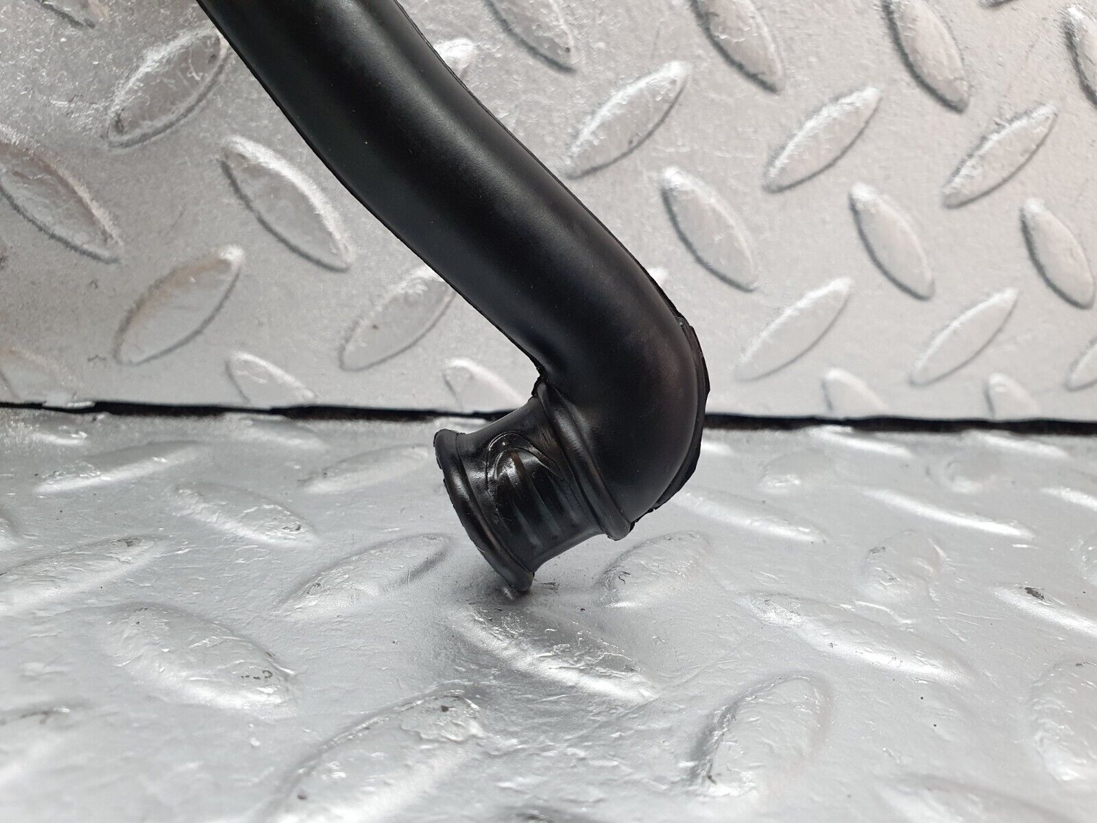 44000 Mercedes-Benz C123 230CE Coupe Air Intake Pipe 1020941682 1020941782