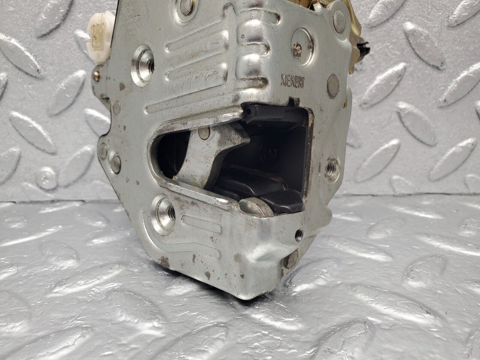 46254 Mercedes-Benz W124 280E Front Left Door Lock Mechanism