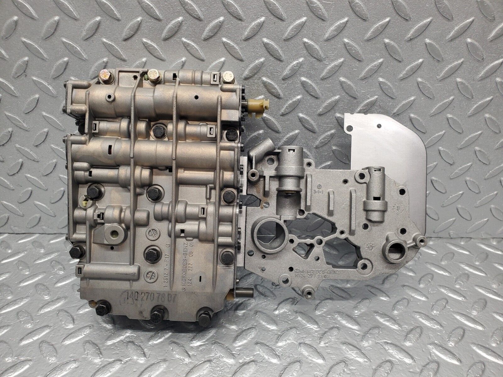 46313 Mercedes-Benz W124 280E Automatic Gearbox Valve Body 722.433 1242770601 1242771303