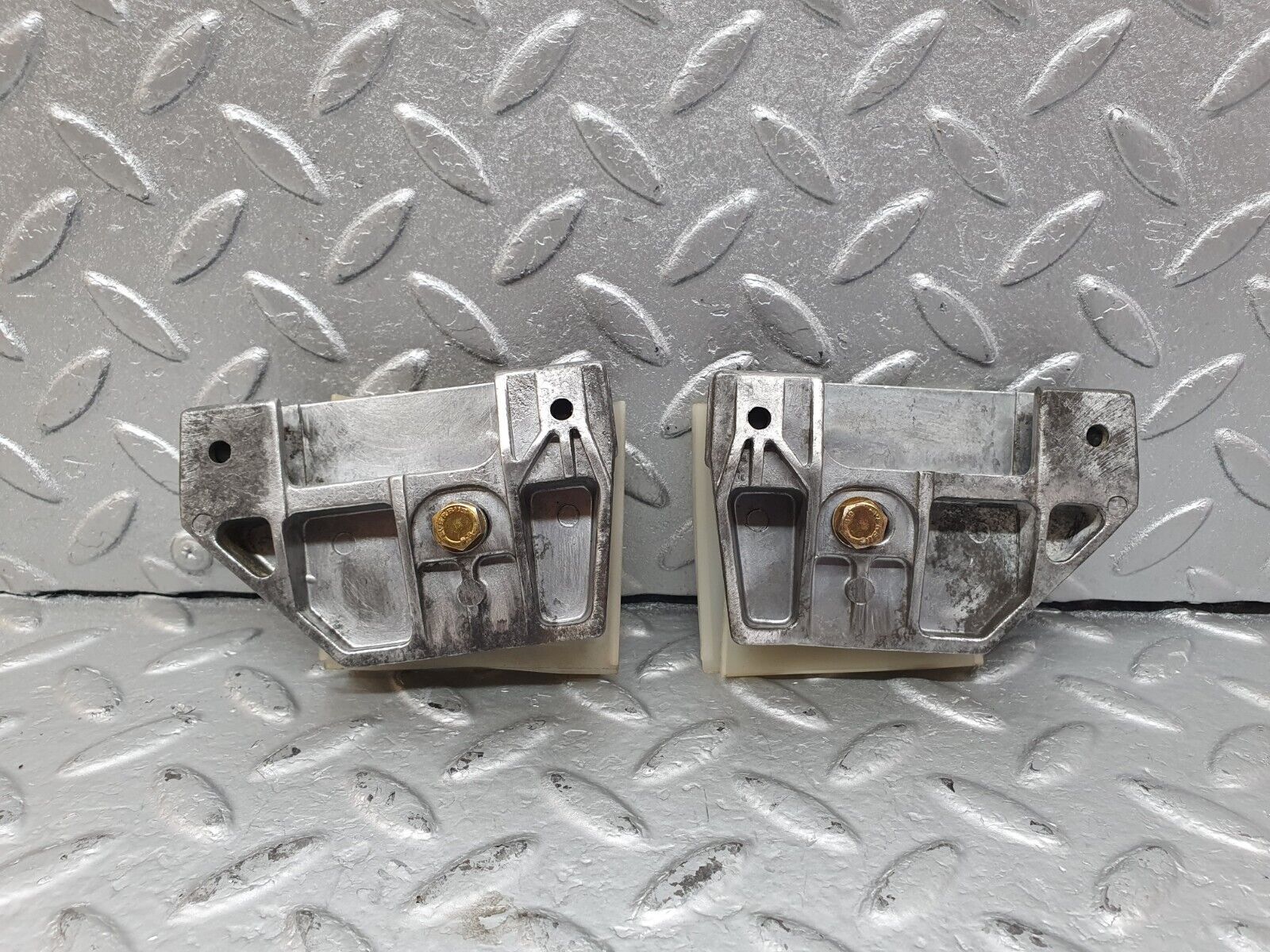 42505 Mercedes-Benz R129 320SL Coupe Door Window Guide Bracket 1247250132 1247250232