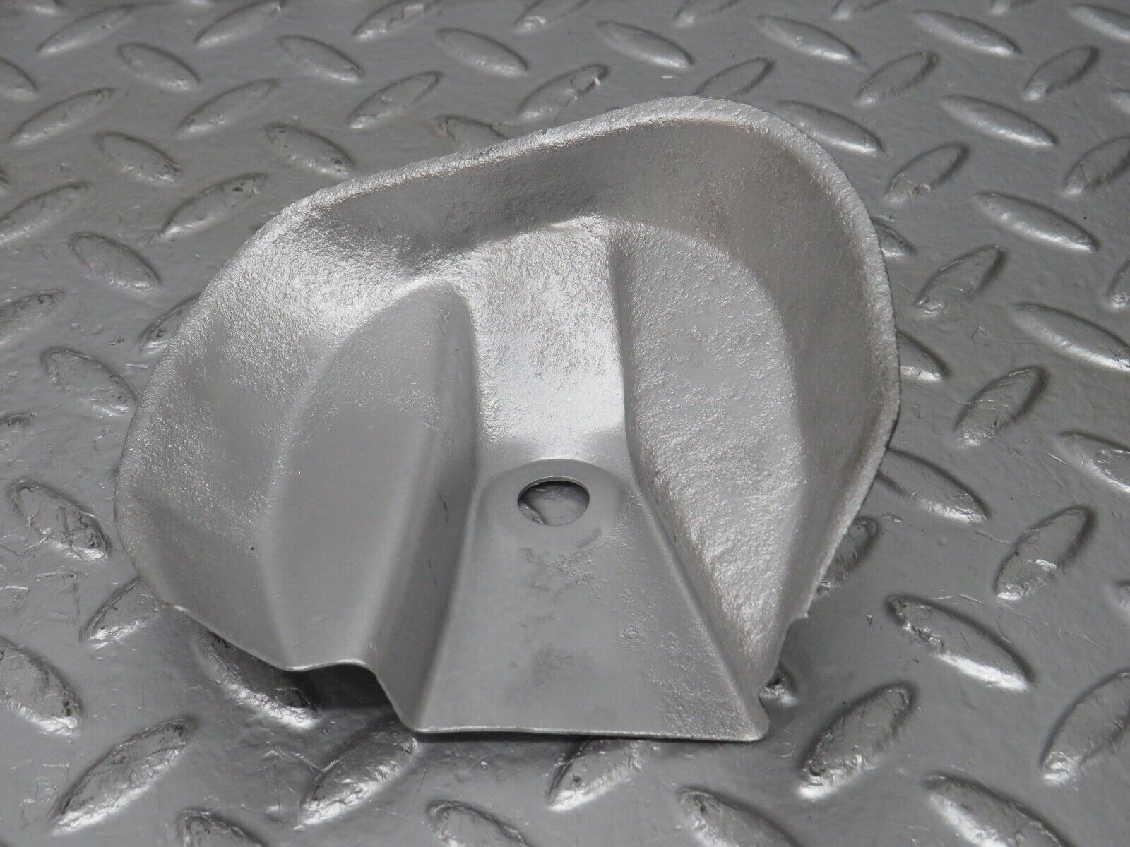 33034 Mercedes-Benz C107 R107 350 V8 Engine Mount Bracket