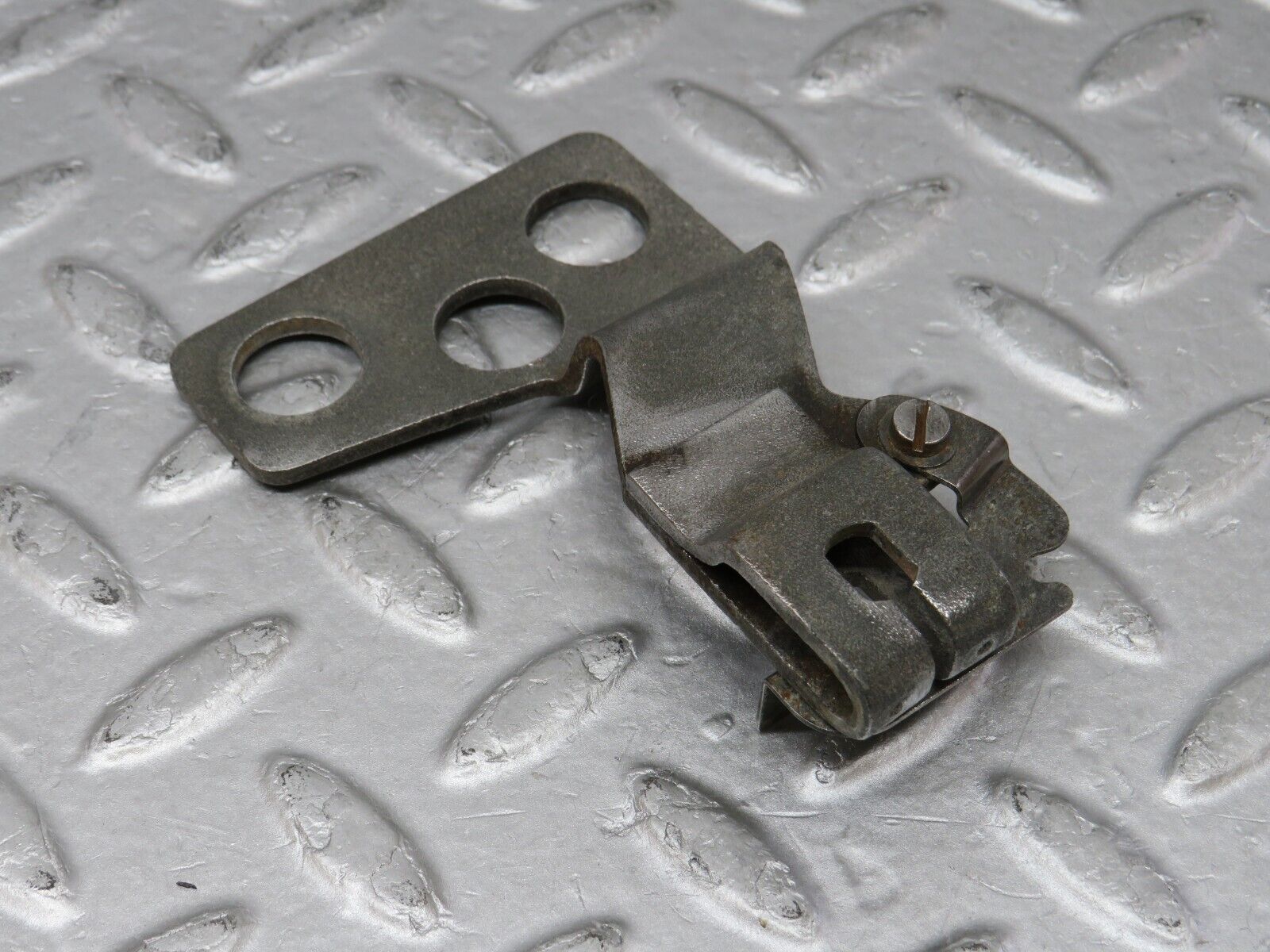 36417 Mercedes-Benz R107 450 Automatic Gearbox Linkage Bracket 722.002