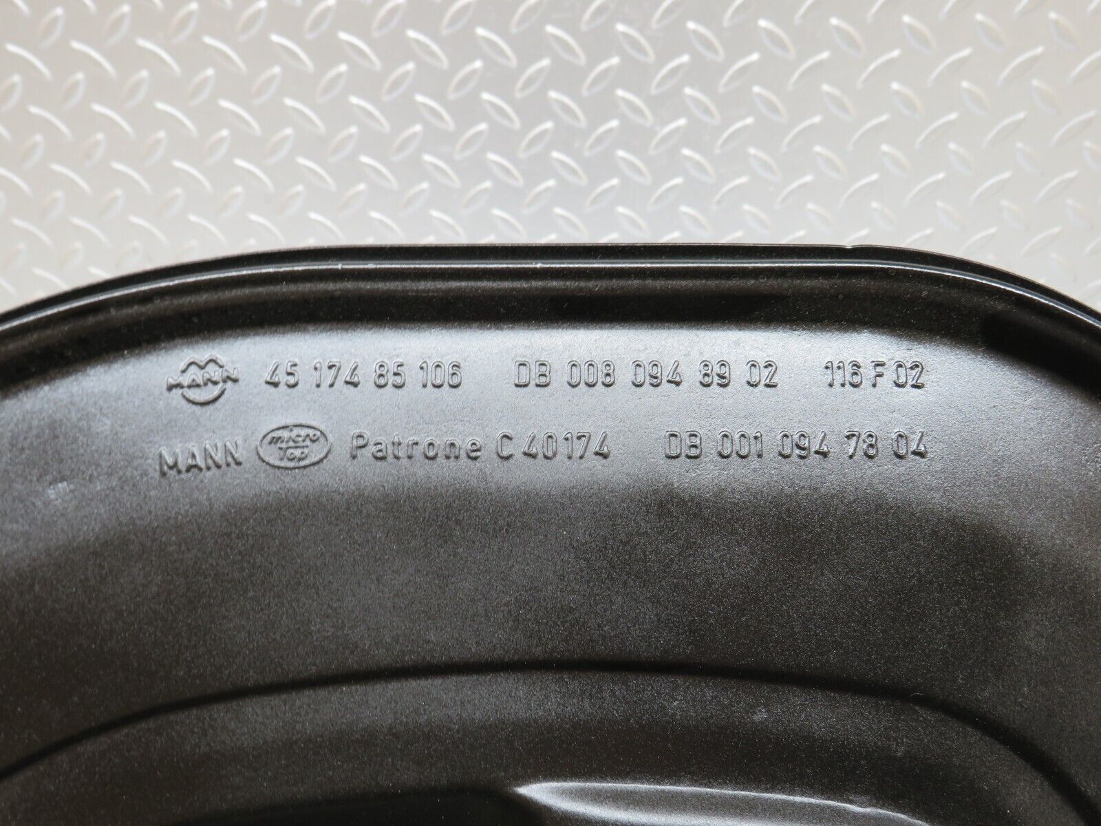 33560 Mercedes-Benz C107 R107 Air Filter Box Housing Lid 0080948902