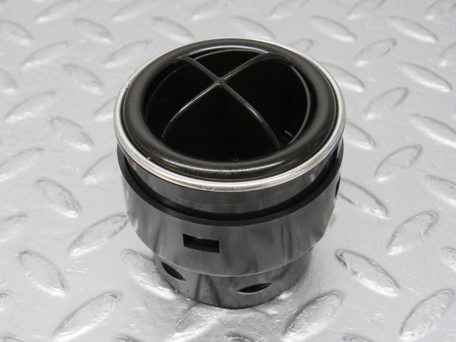 32746 Mercedes-Benz C107 R107 Dashboard Air Vent