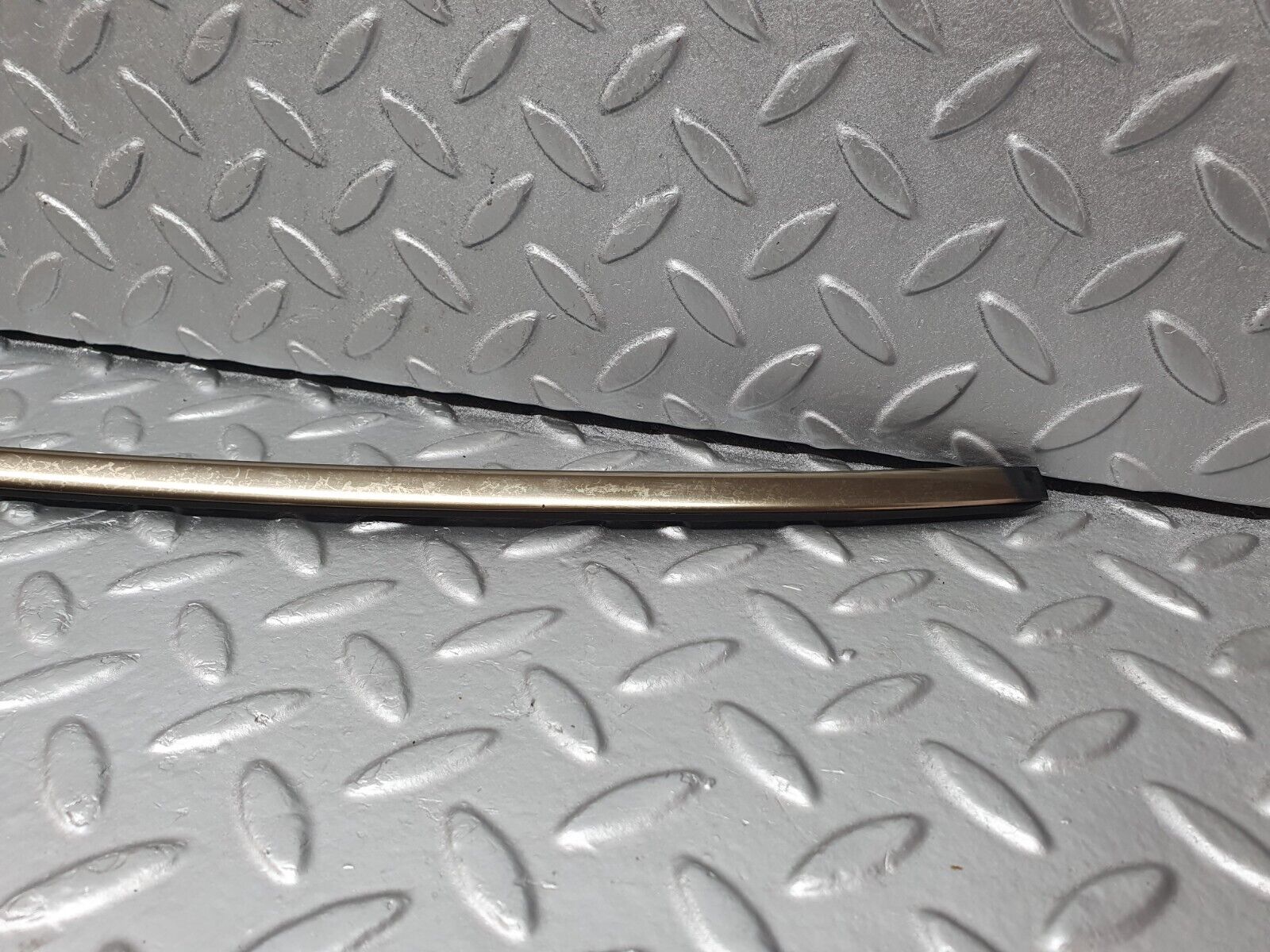 42641 Mercedes-Benz R129 320SL Coupe Front Windscreen Top Chrome Moulding Trim